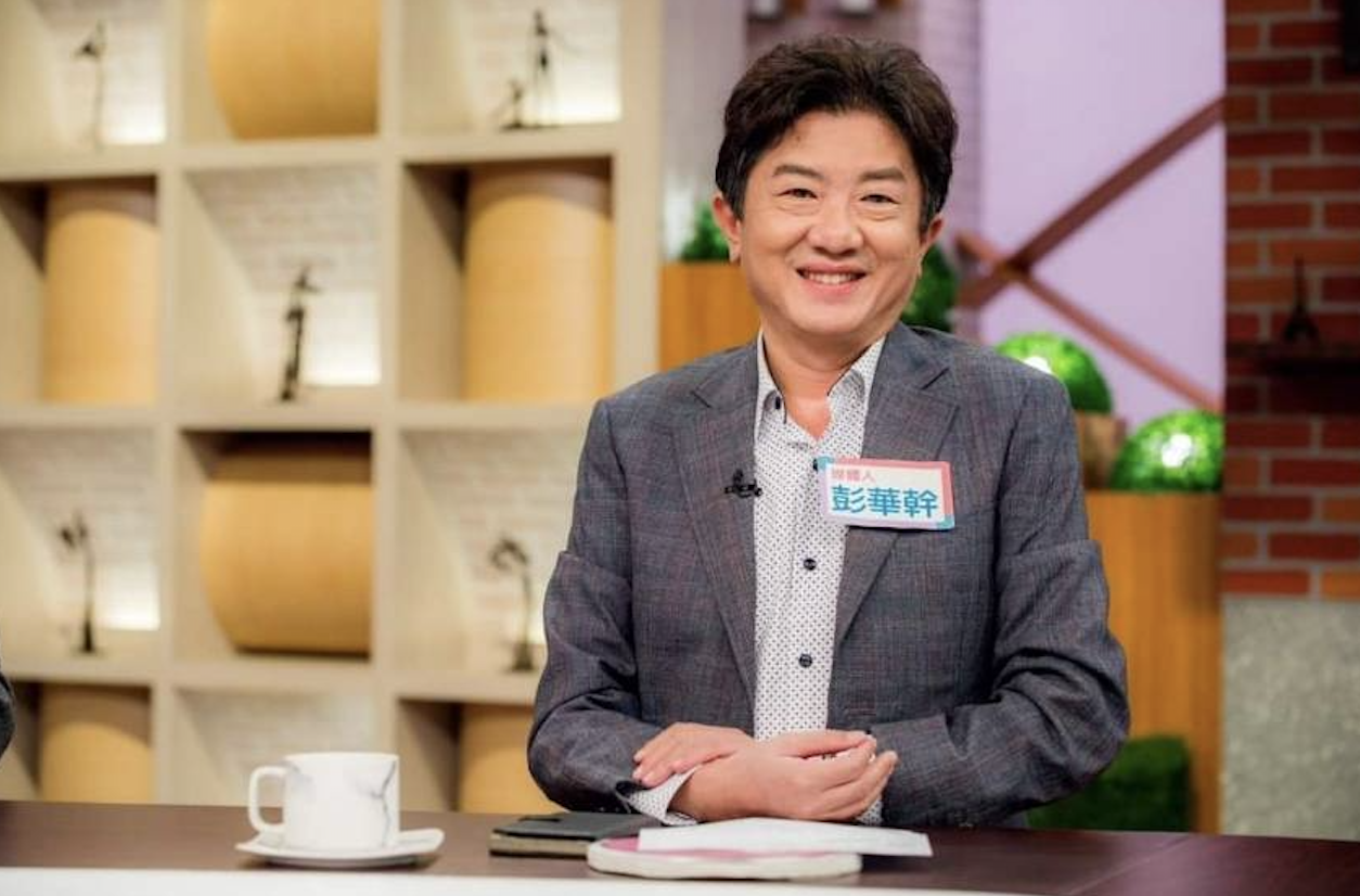 彭華幹分享，日前友人帶美國回來的華僑到漁港，對方買了4顆黃金果，竟然要價988元。（翻攝彭華幹臉書）