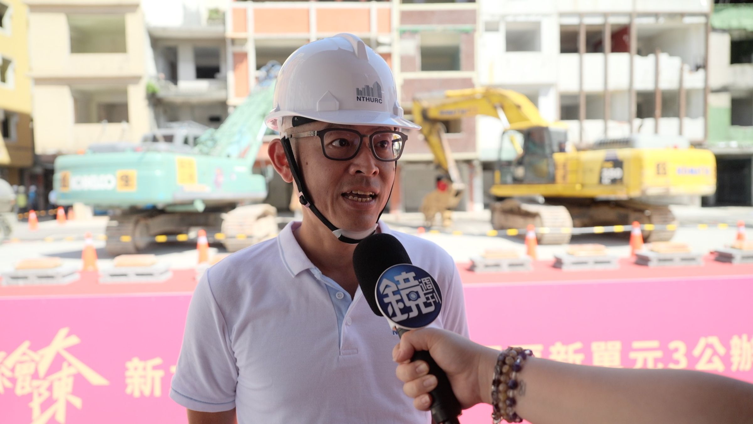 新北市住宅及都市更新中心執行長錢奕綱分享大陳都更案的推動過程,他指出最大的挑戰是找人。