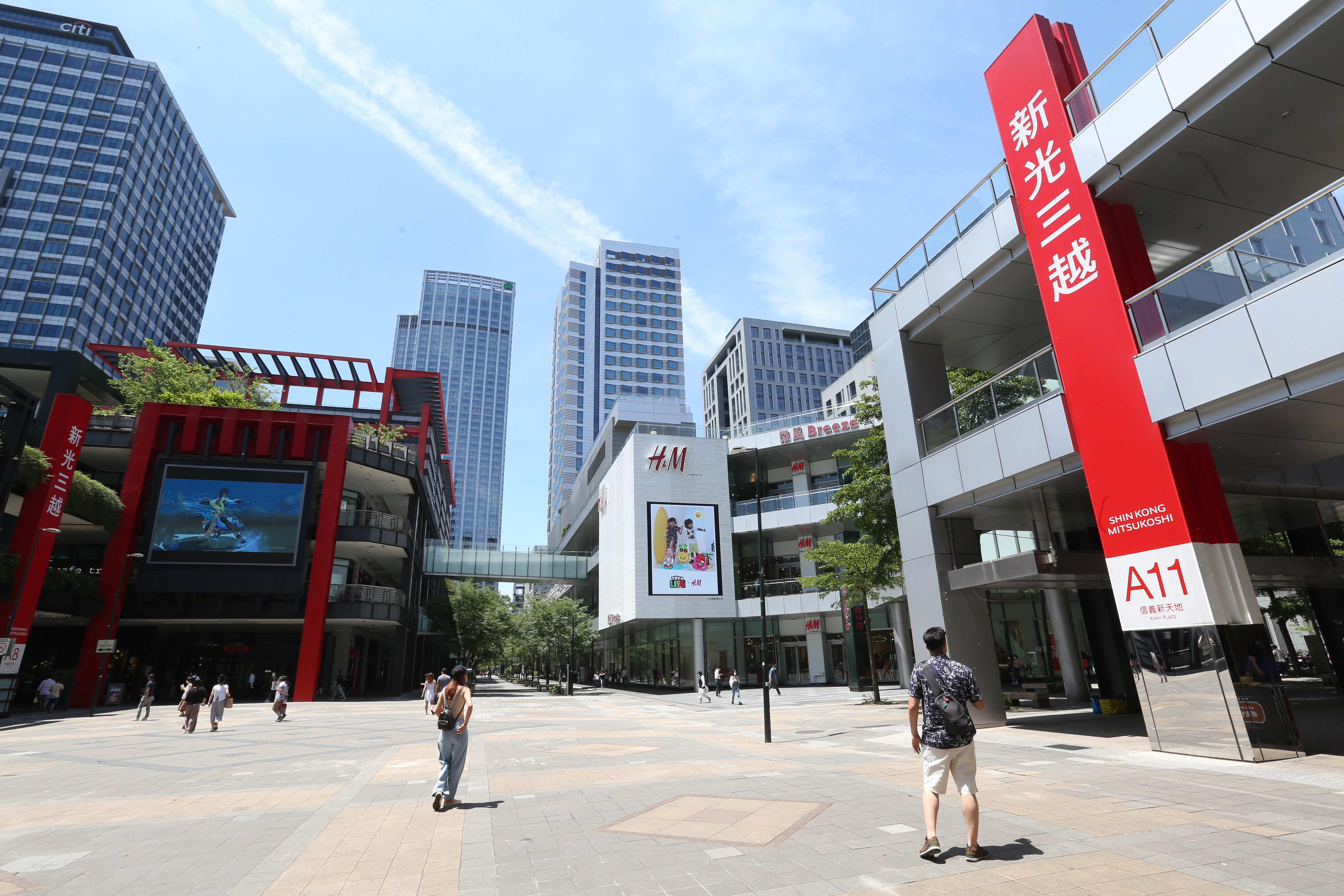 新光三越迎接母親節檔期出奇招，推出「陪伴計時器」，逛滿1小時可換專屬好禮。（本刊資料照）