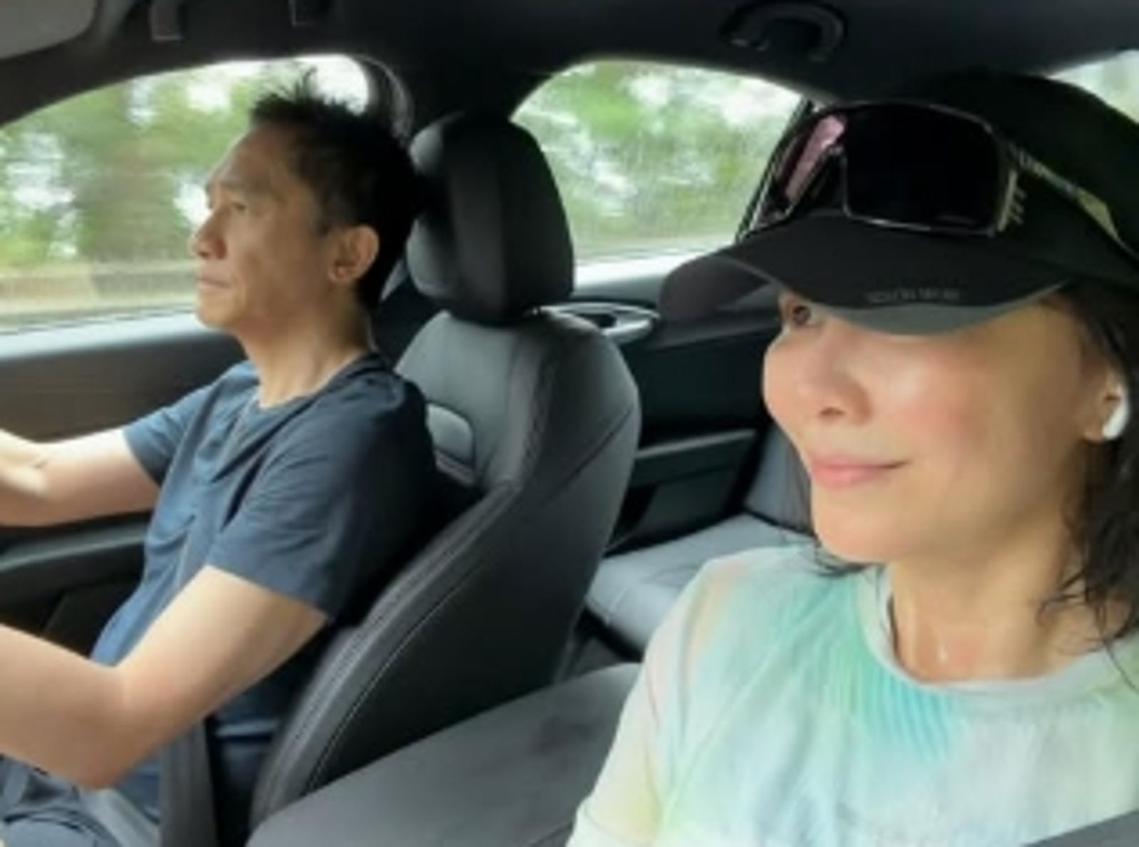 劉嘉玲曬梁朝偉副駕視角!超甜日常曝光 萬人朝聖喊:留友看開車的偉仔