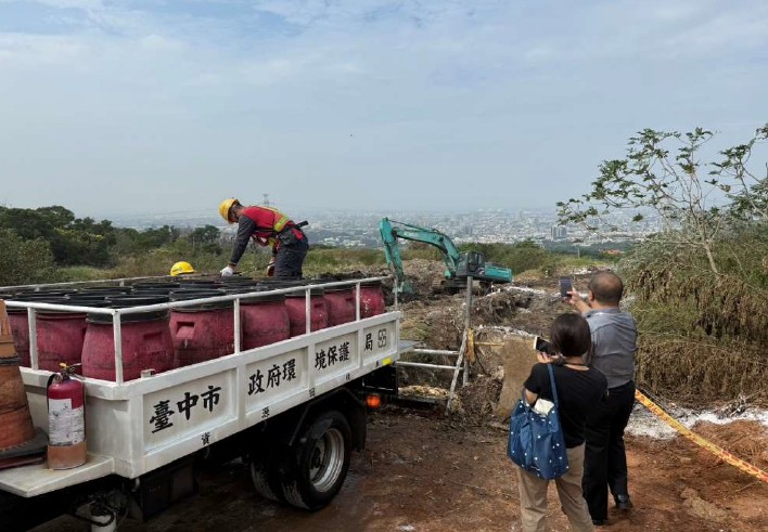 主任檢察官洪國朝帶隊到沙鹿、大雅等垃圾掩埋場勘查（中檢提供）