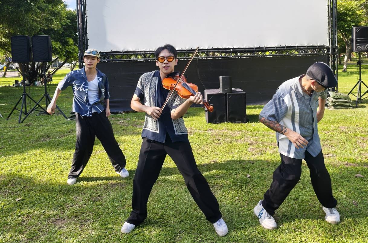 檢方認定林子安遭脅迫寫下自述吸毒道歉信，起訴3名嫌犯，還他清白。他7日在駁二碼頭演出，用音樂和公益共舞。（林子安提供）