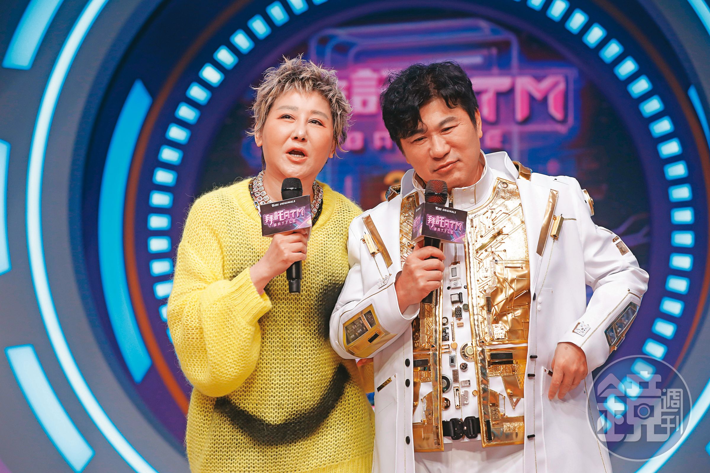 胡瓜（右）在TVBS開節目，藍心湄（左）站台力挺打氣。