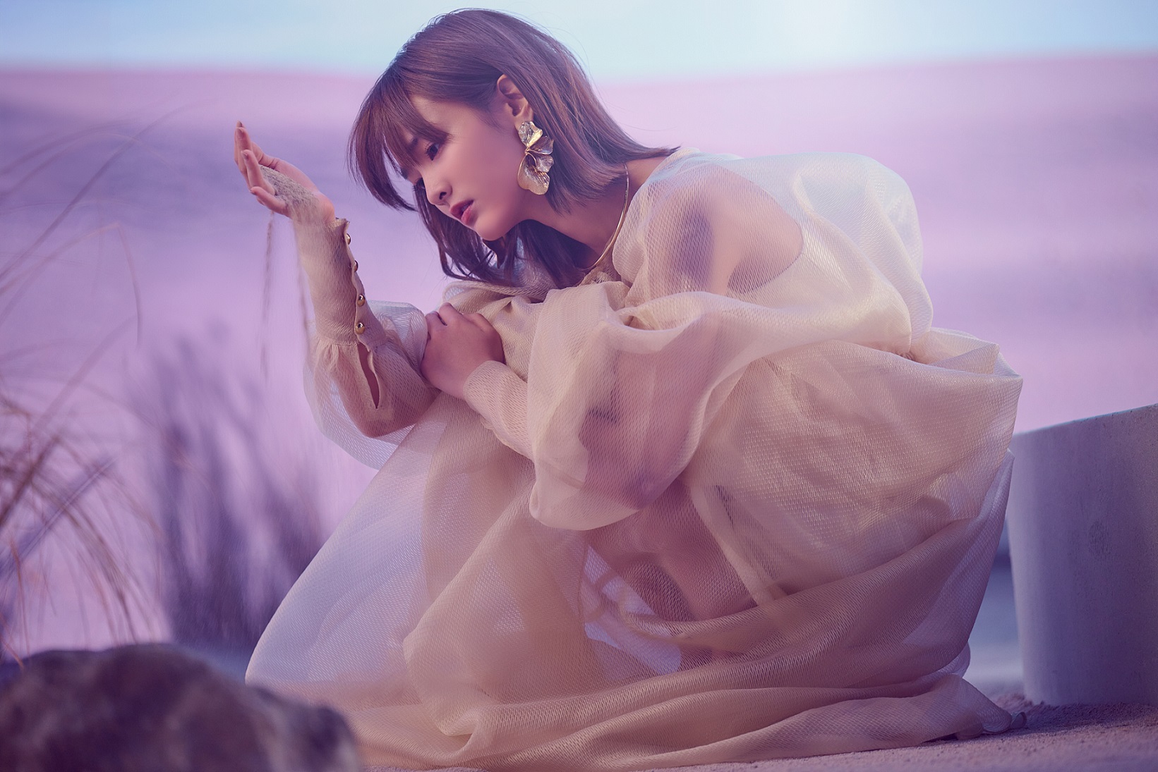 愛作夢的王淨演繹「似夢非夢」的奇幻夢境，對她來說，有時從進入電影角色到殺青，也像是體驗一種似夢非夢的過程。（金馬執委會提供）