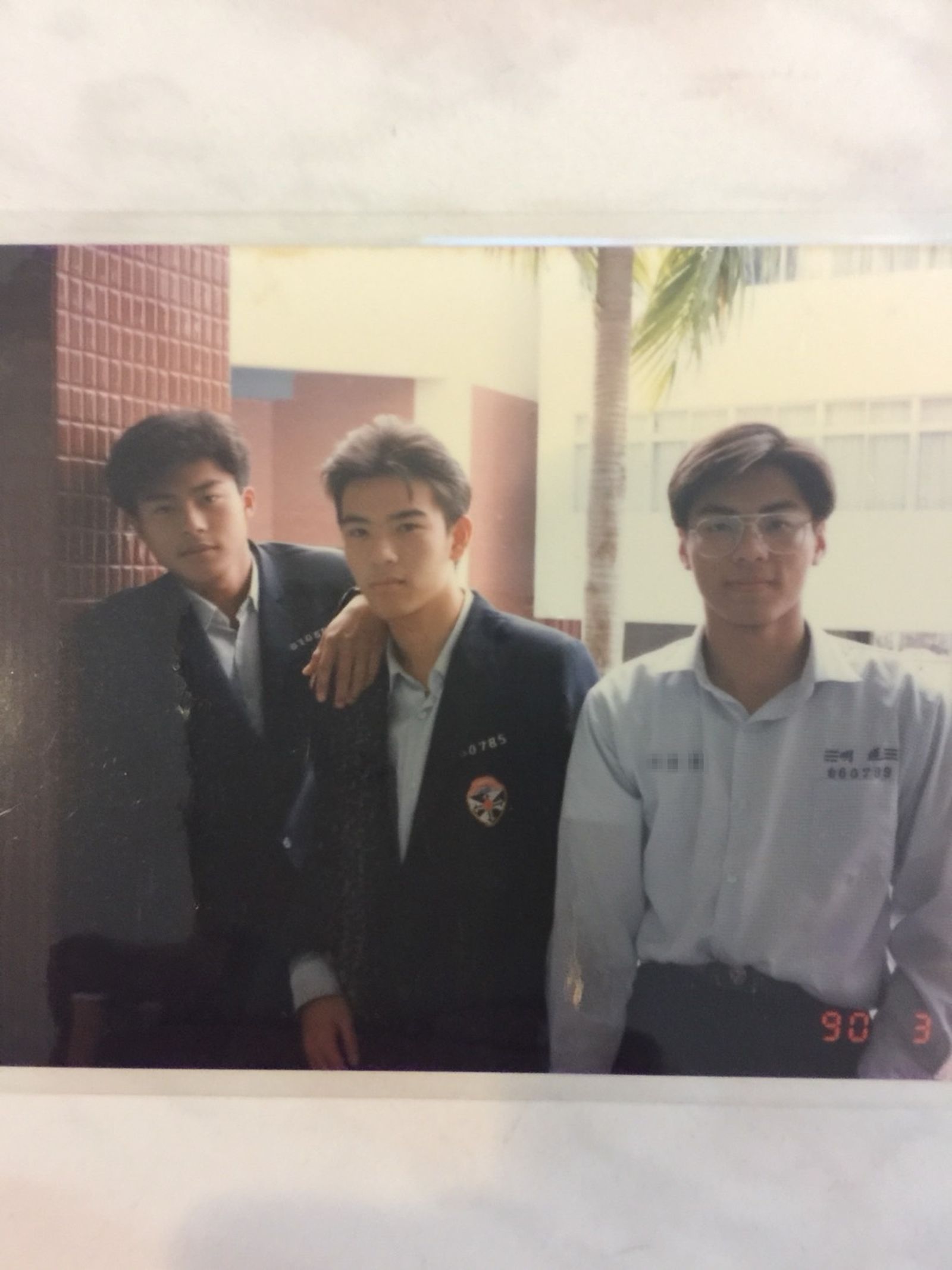 母親是英文老師，馮傑很早就接觸英文，在高中時展現自信一面。（馮傑提供）