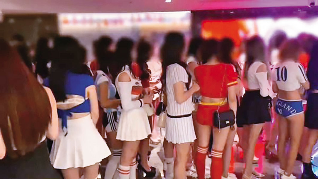 林昭印、黃成峻等人去的酒店屬禮服店，「外小框」指買斷小姐4小時並帶出場。（示意圖，翻攝畫面）