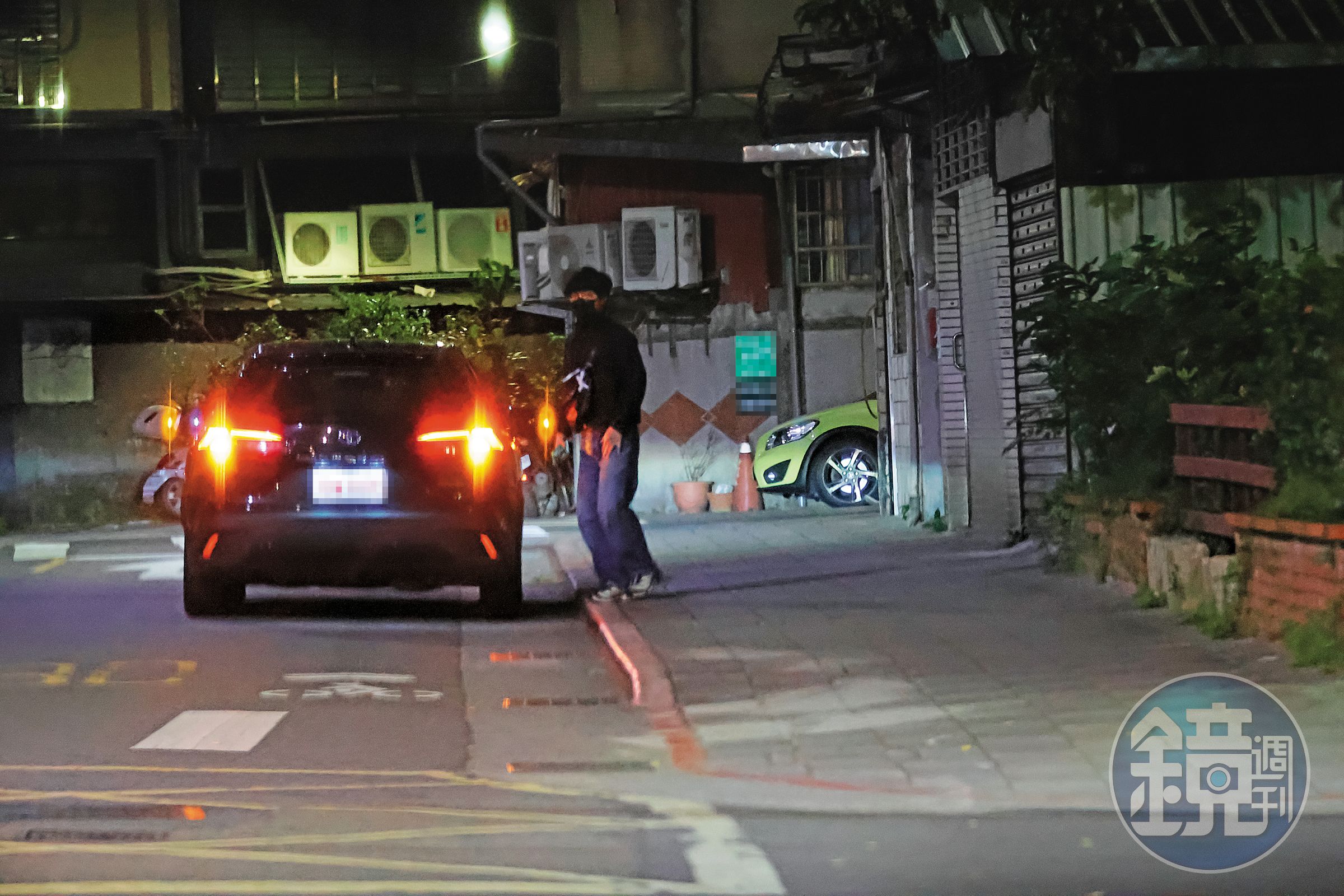 12/9，21:25，盧廣仲搭車回到住處，唱完3天演唱會，確實需要早點休息。
