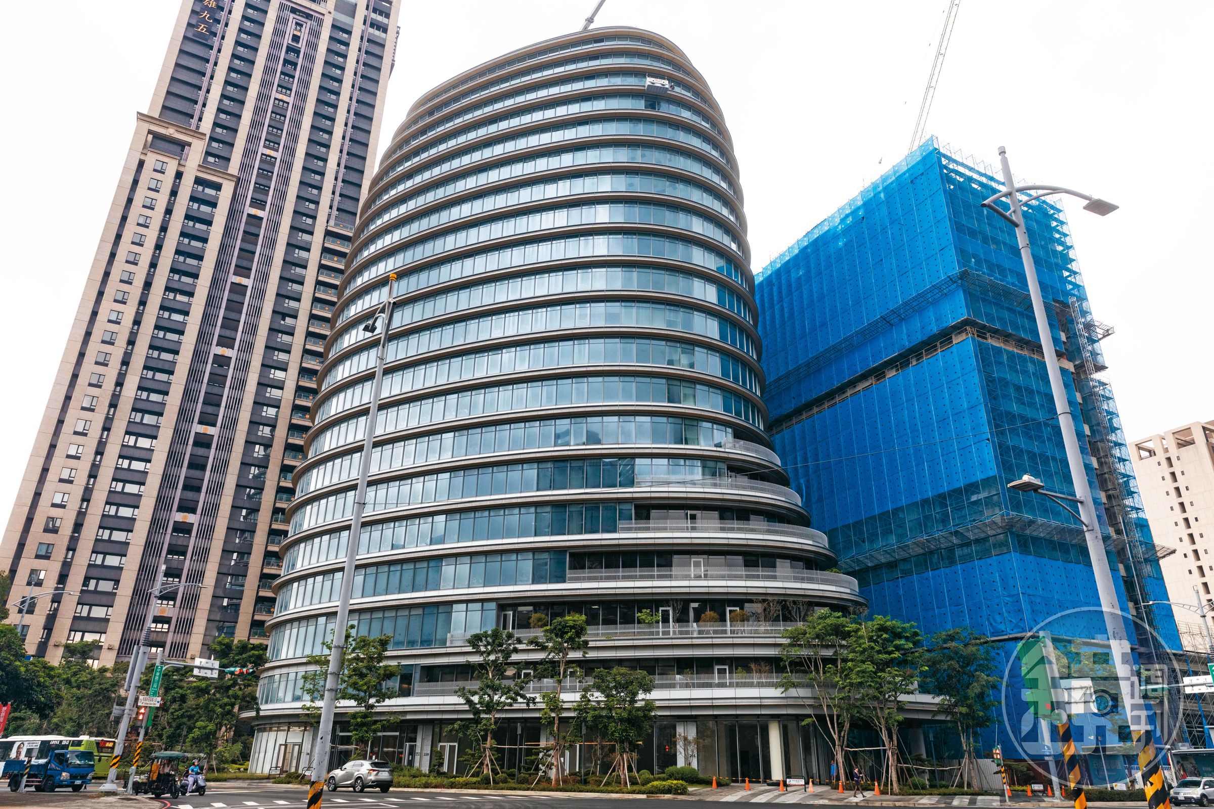 瞄準侯友宜本命區新北市，柯文哲訪美前敲定競選總部落腳新莊的麗寶集團總部大樓（圖）1、2樓。
