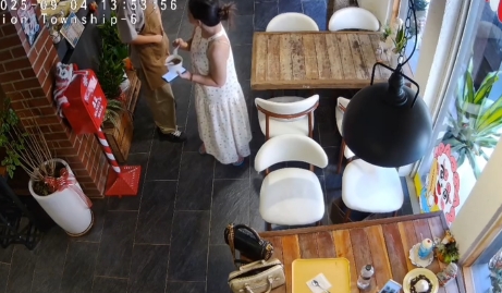 4名中國籍客人到金門店家消費，卻頻頻無視店內明文規定，還不斷嗆店員。（翻攝自Threads）