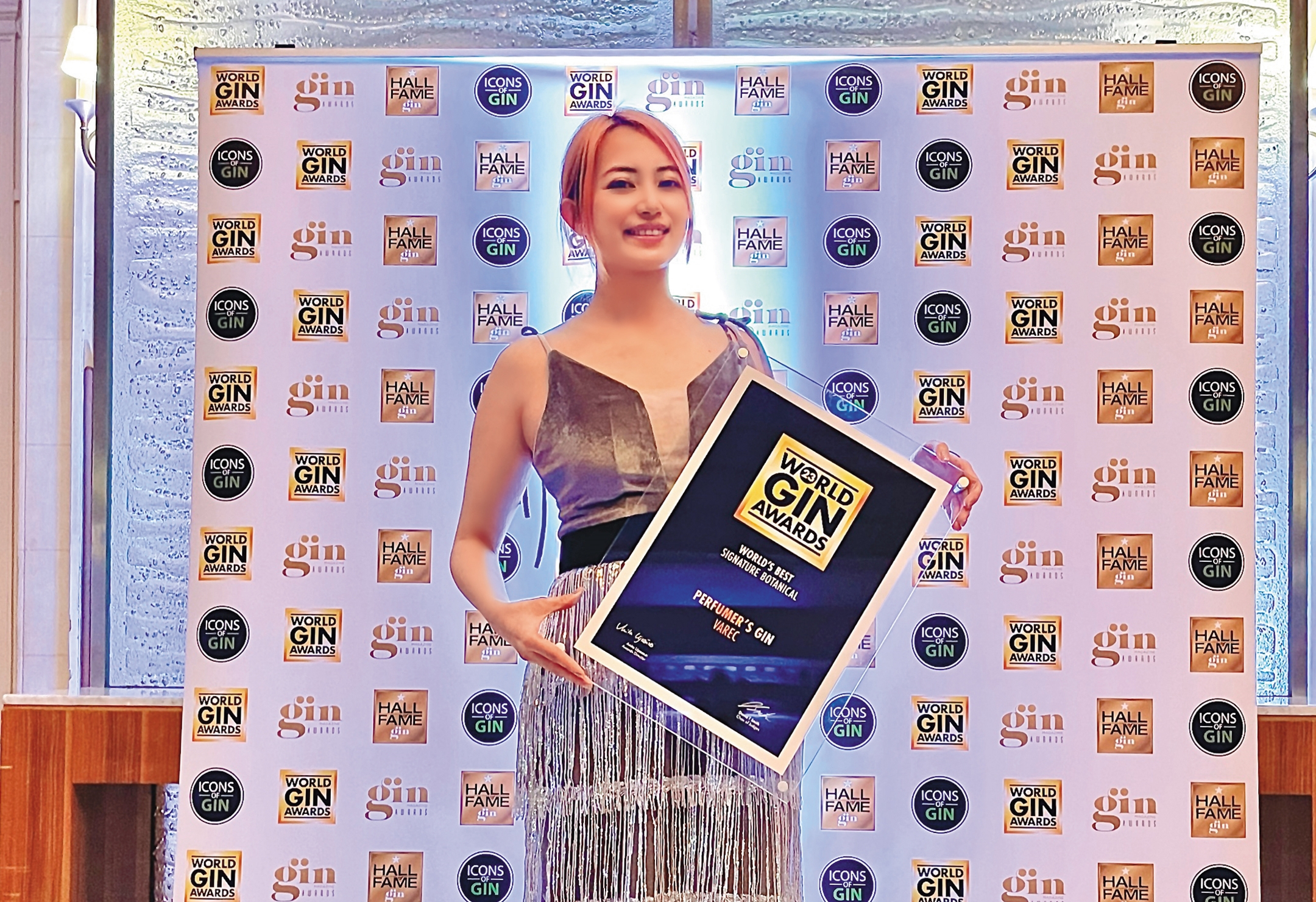 2023年2月，台灣香水師安薛佛與合力酒廠合作的「香水師藻琴酒」，獲得「世界琴酒大賽特殊香料類別」的世界冠軍。