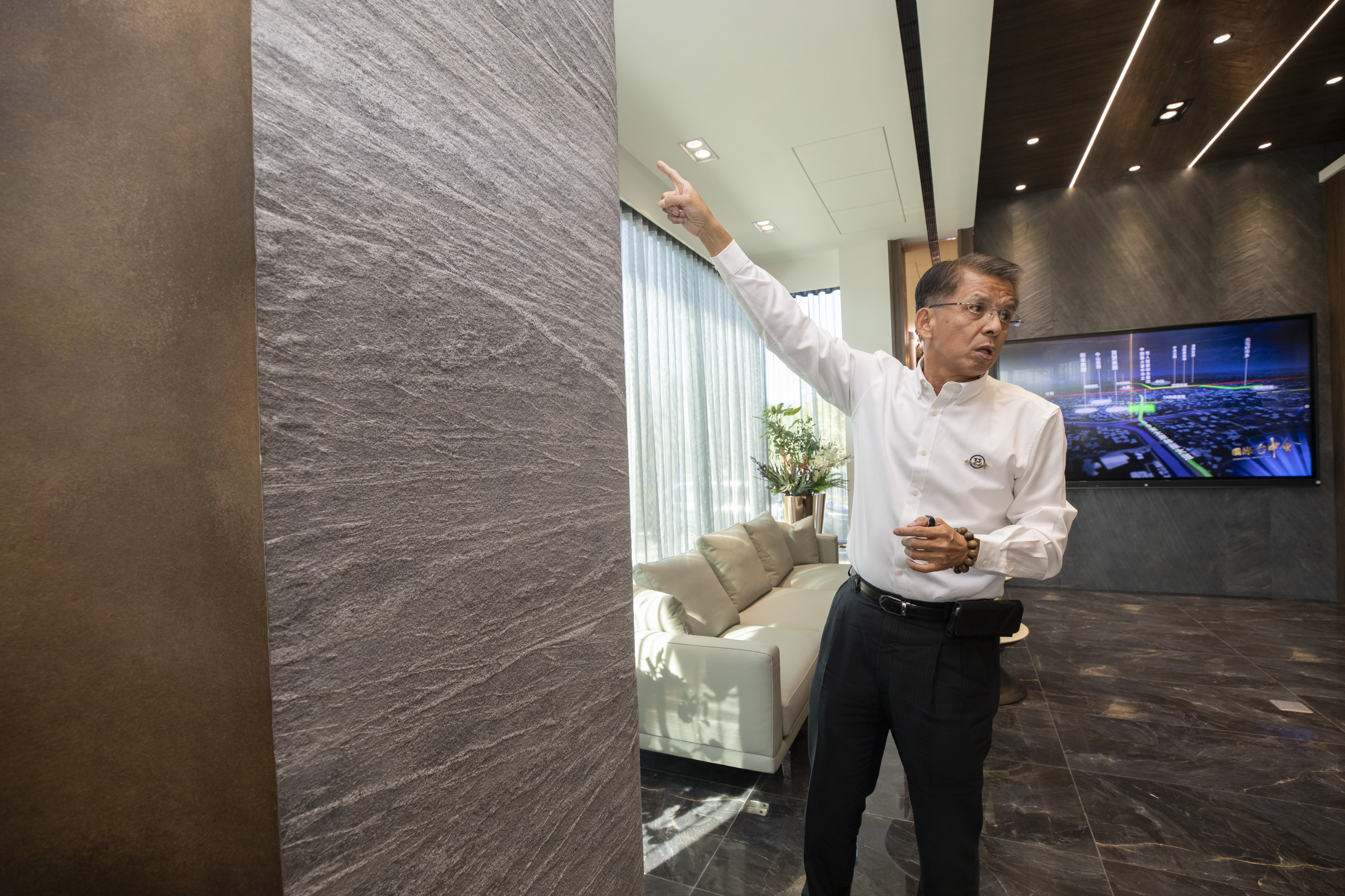 有「豪墅王」之稱的陳志聲擅長客製化，幫顧客圓夢，因此客戶多為上市櫃老闆。