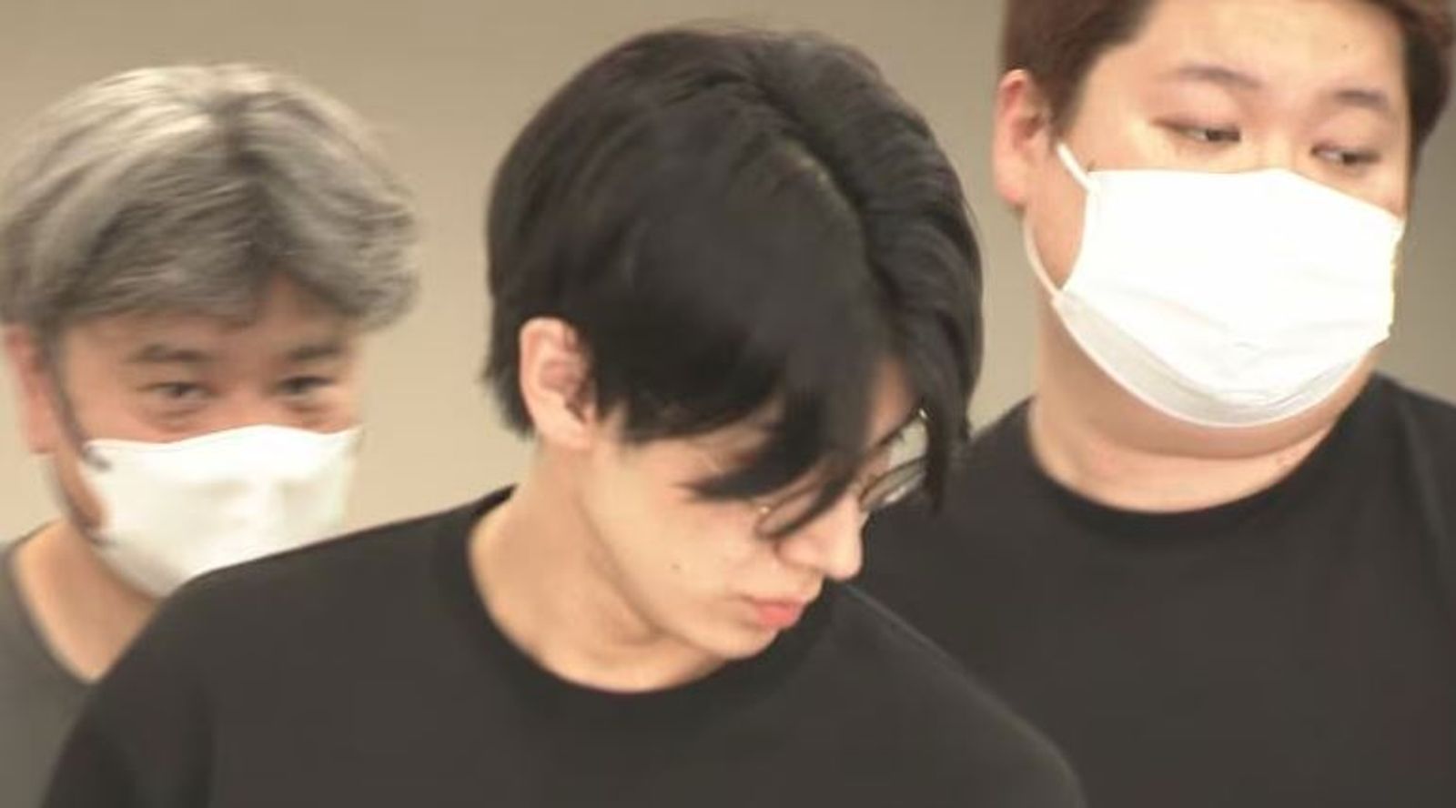 主嫌新川慎也自2025年6月起的1年間，誘使高達200名的女性參與演出。（翻攝自FNN）