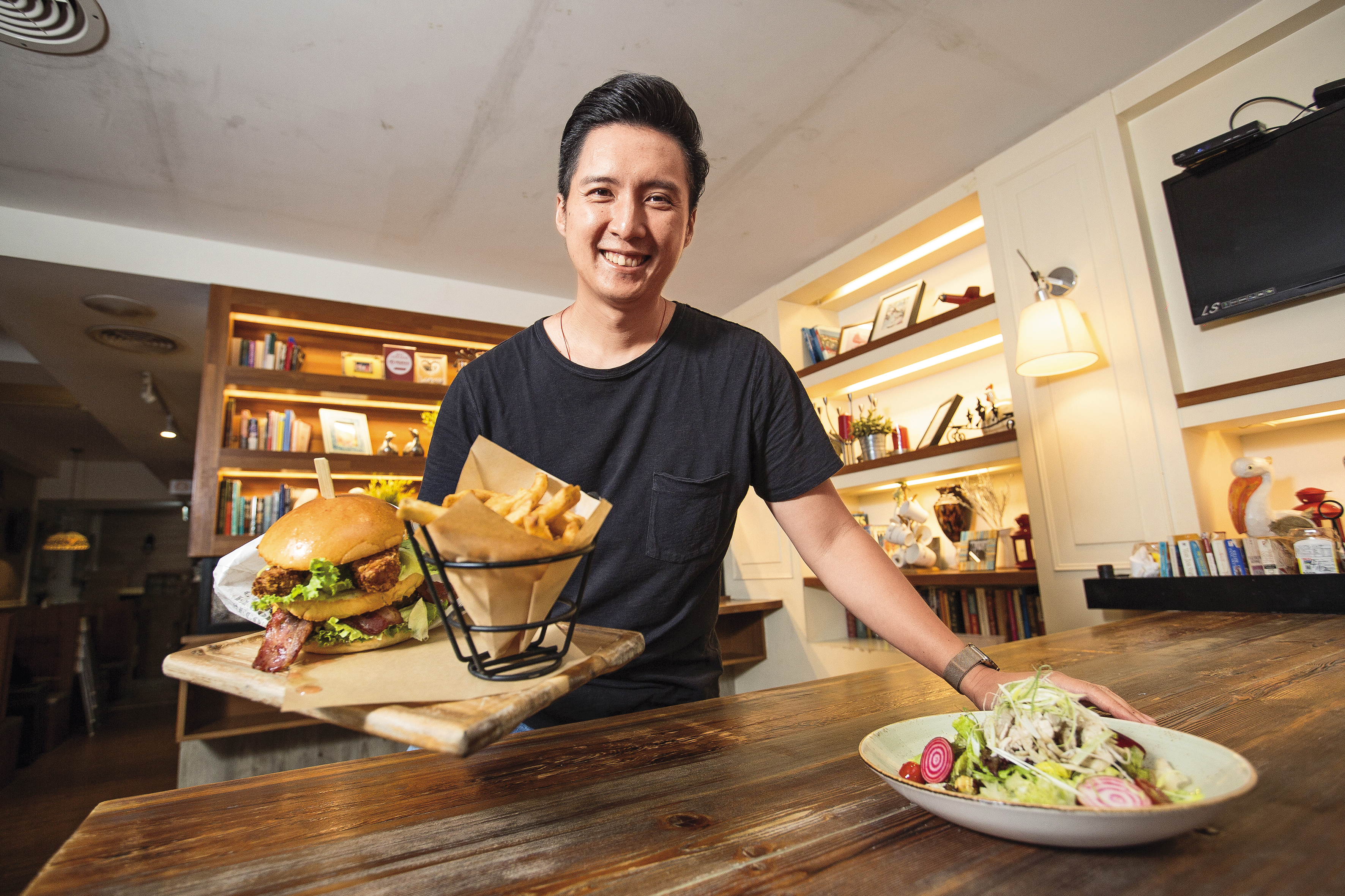 楊千霈情史中，最為人所知的當屬2013年和貳樓餐廳老闆黃寶世的戀情。