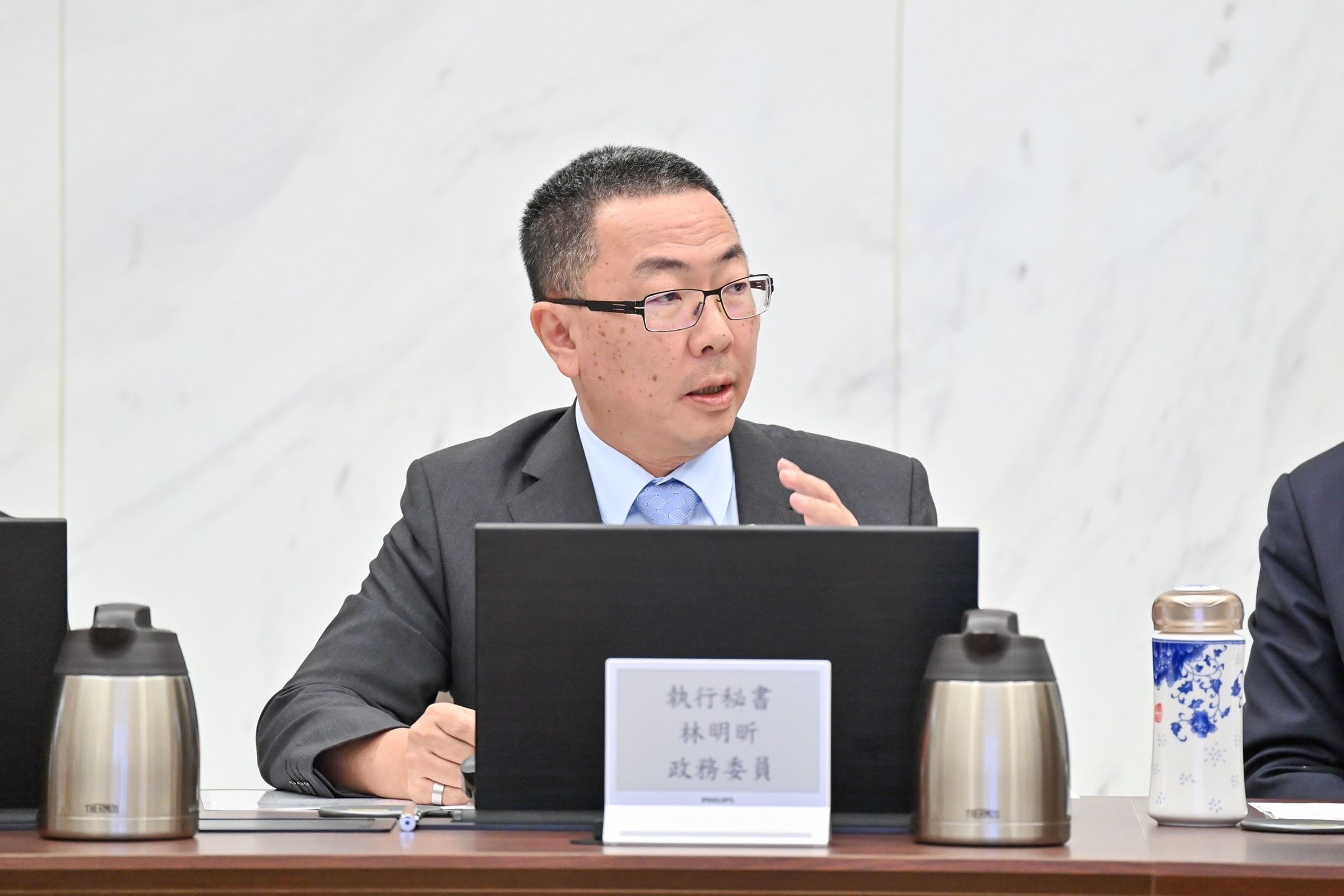 林明昕辦公室發出聲明,對於取消「真相和解委員會」8日的會面表達歉意,不過也強調有得到委員會的信件表示諒解。(翻攝自行政院官網)