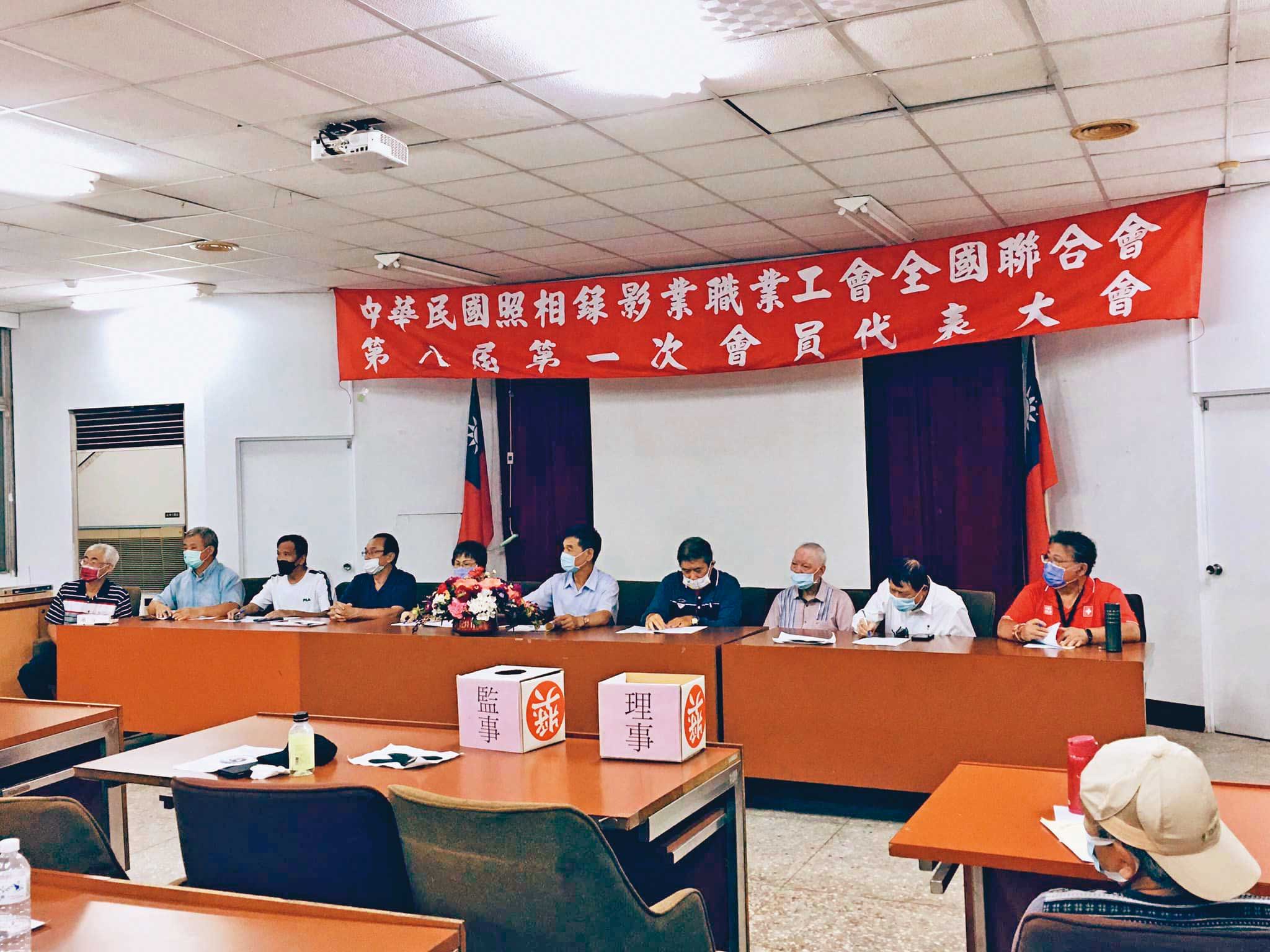 職業工會最低月投保金額比國保高,是自營工作者延續勞保年資的優先考量。(翻攝自新北市照相業職業工會臉書)