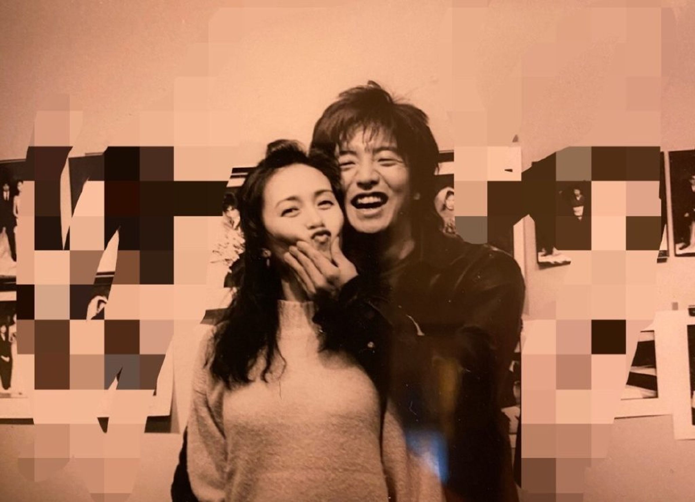 2020年,木村拓哉挑在工藤靜香的50歲生日,首度曬出夫妻合照。(微博)