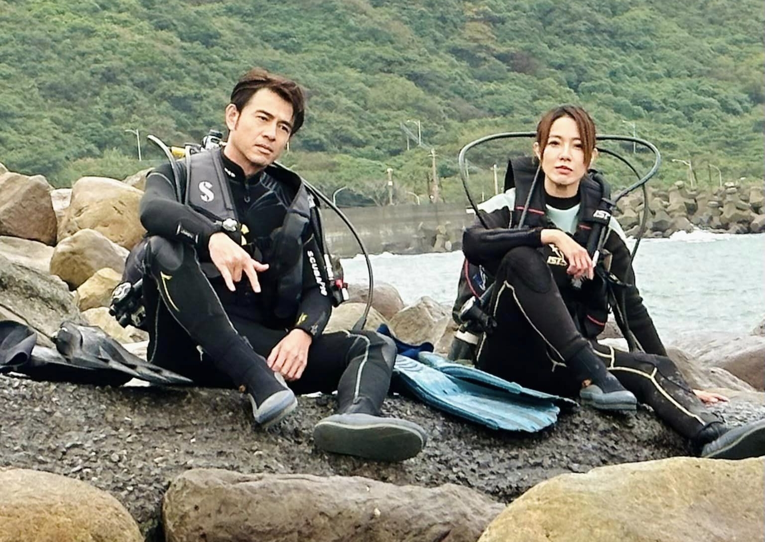 黃瑄和黃玉榮兩人嚇得臉色發白。（翻攝自臉書）