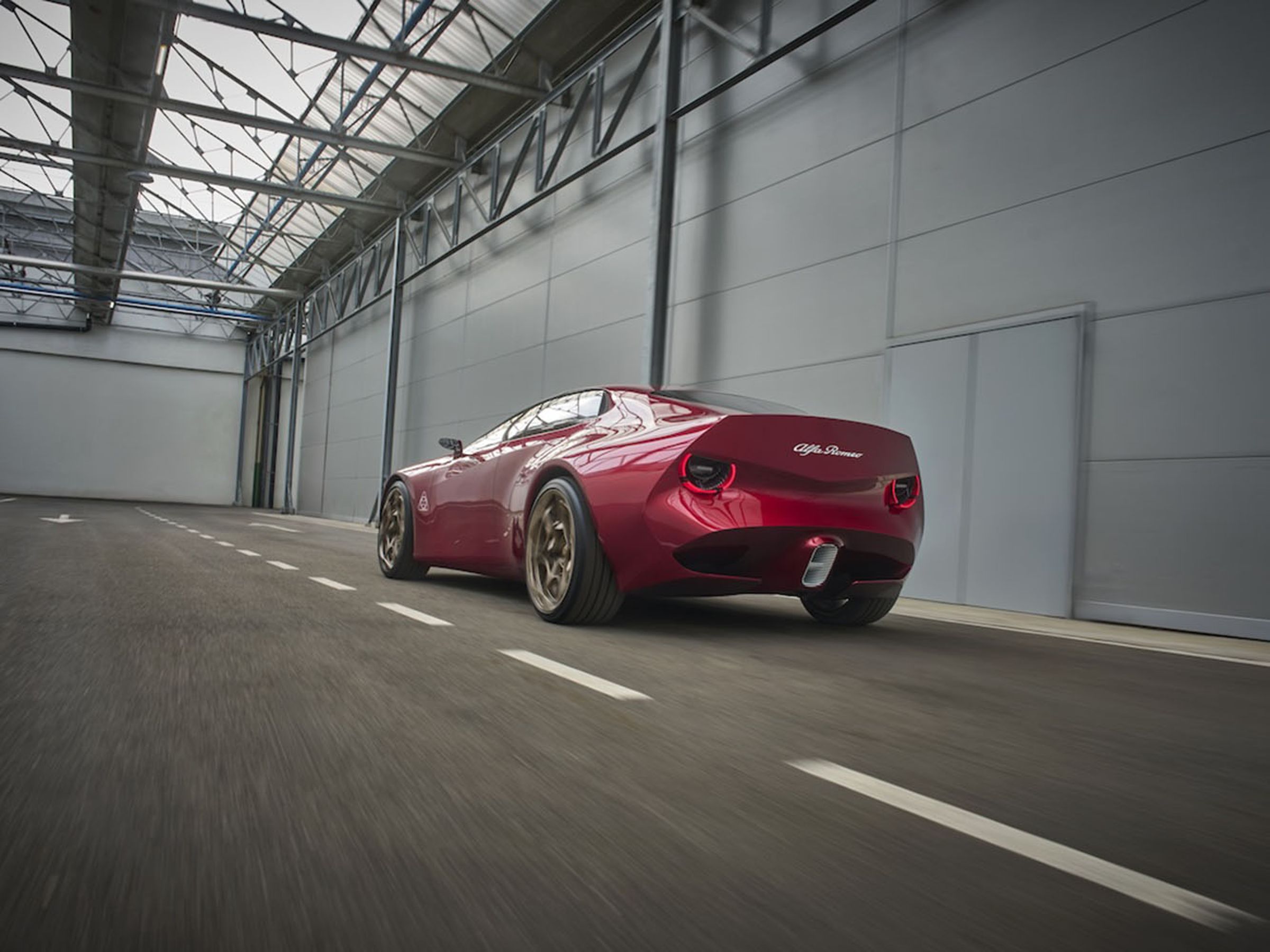 對 Alfa Romeo 而言,電動化不應只是替引擎換上新的動力來源,也不該讓義式跑車逐漸變成缺乏個性的科技產品。