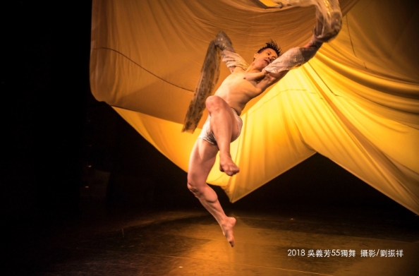 2018年《吳義芳55獨舞〈555〉》。（風之舞形舞團提供；攝影劉振祥）
