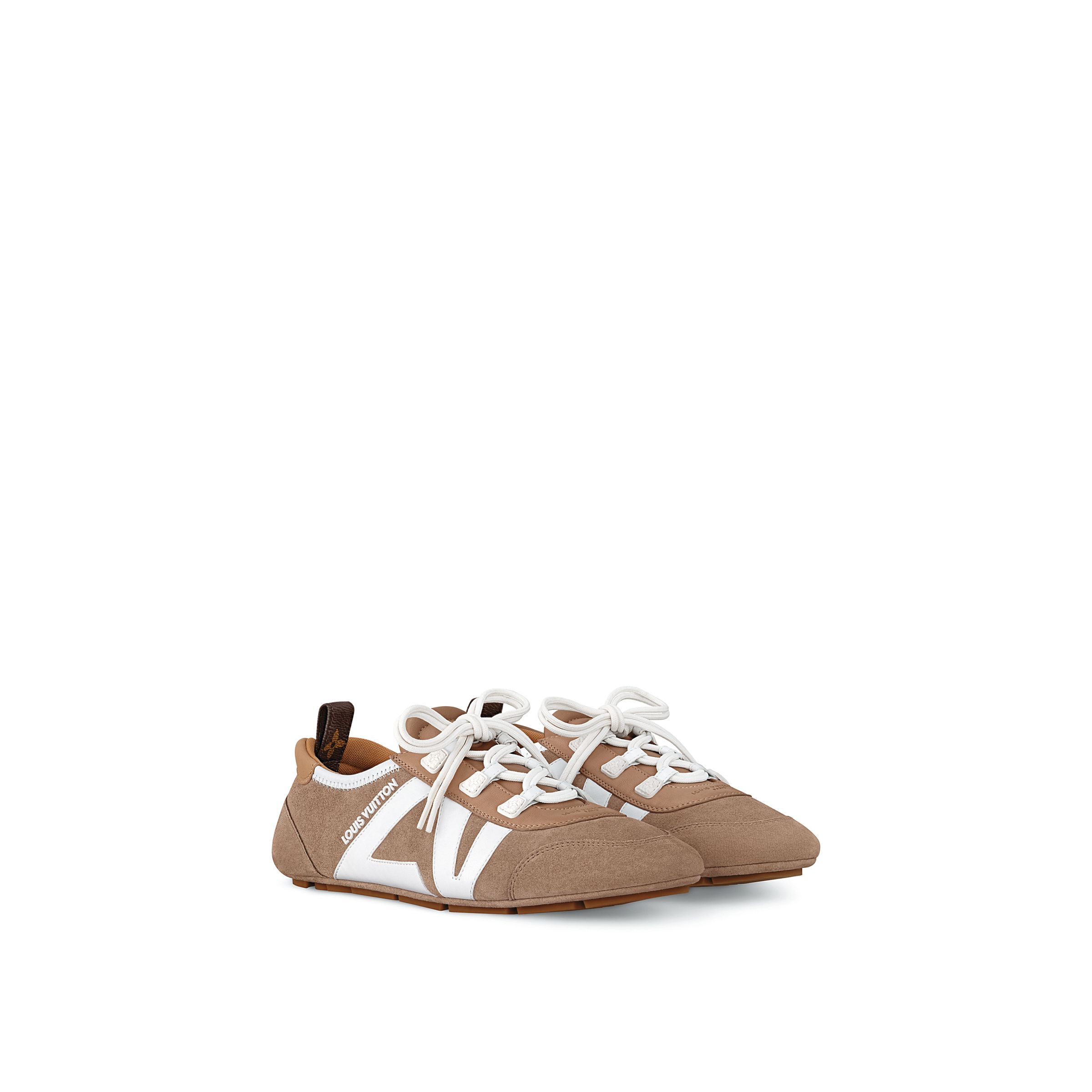 LV Sneakerina提供多元材質。NT$34,500起(路易威登提供)