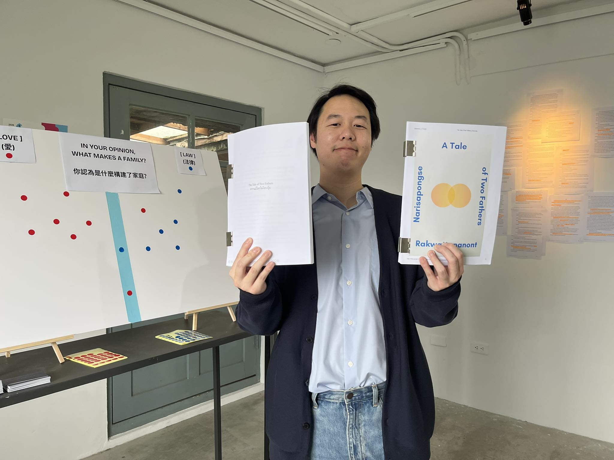 納里蓬瑟今年 3 月來台灣駐村，完成著作後也有小型展出。（納里蓬瑟提供）