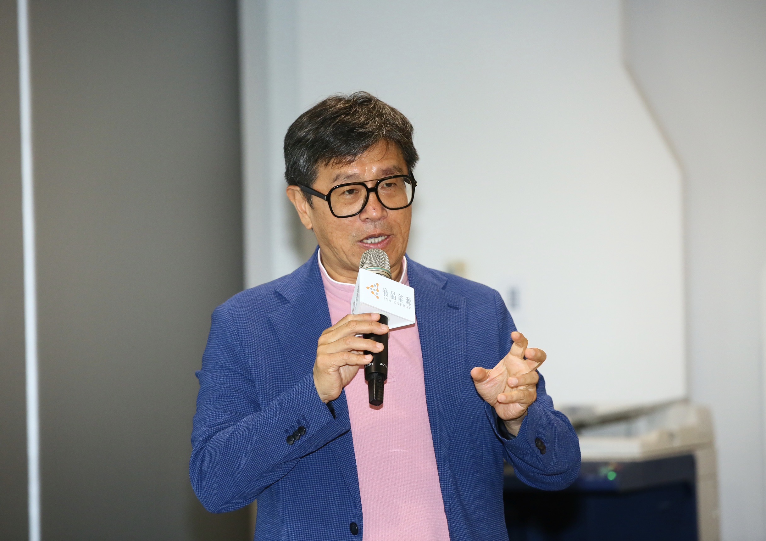 寶晶能源蔡佳晋董事長表示，這次與儲能業者的合作只是個開端，未來將持續推展智慧電網藍圖，展現再生能源結合智慧電力未來居住型態。