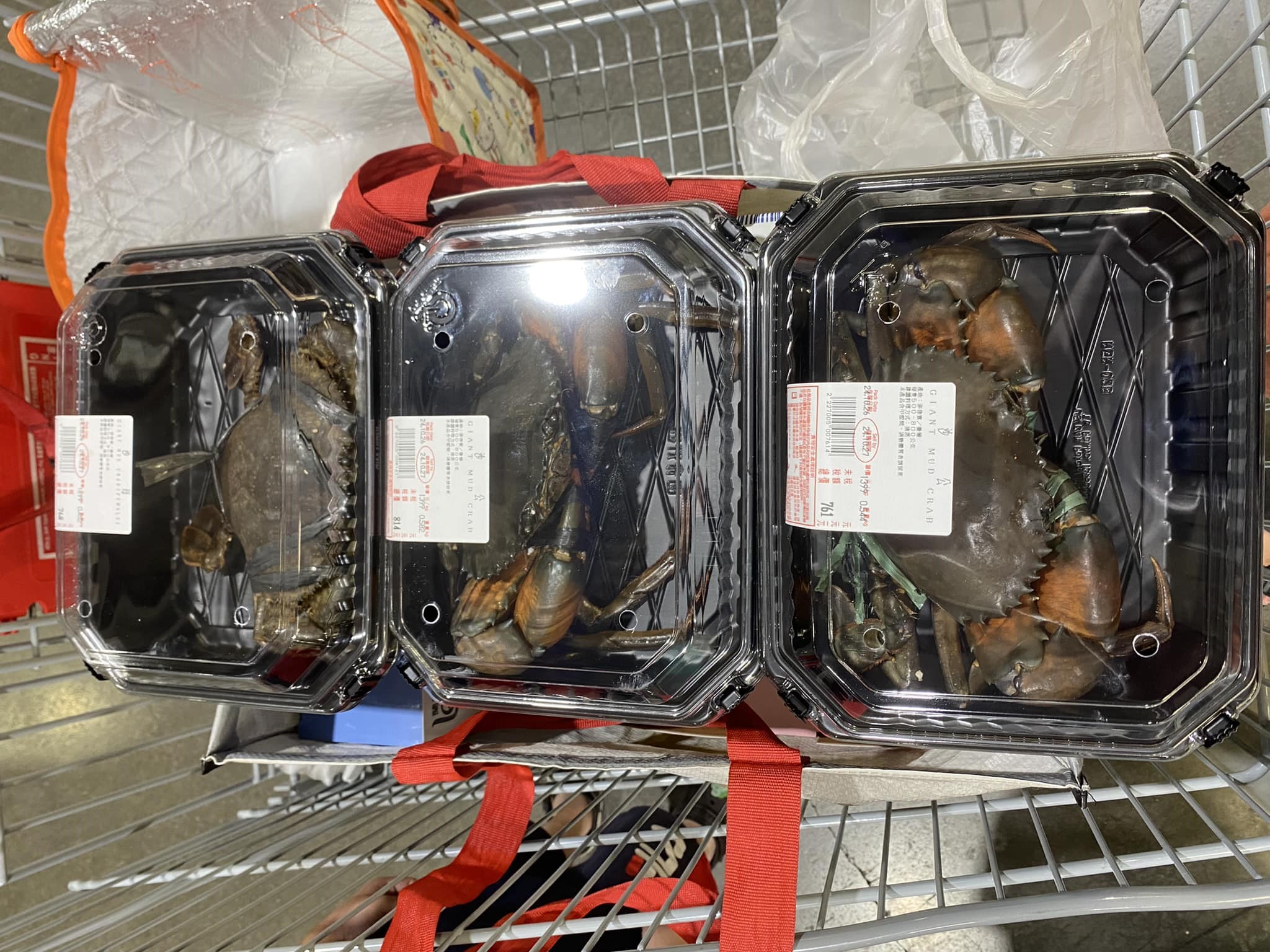 美式賣場好市多近期上架秋蟹,在網路上掀起民眾討論。(翻攝臉書社團「Costco好市多 商品經驗老實說」)