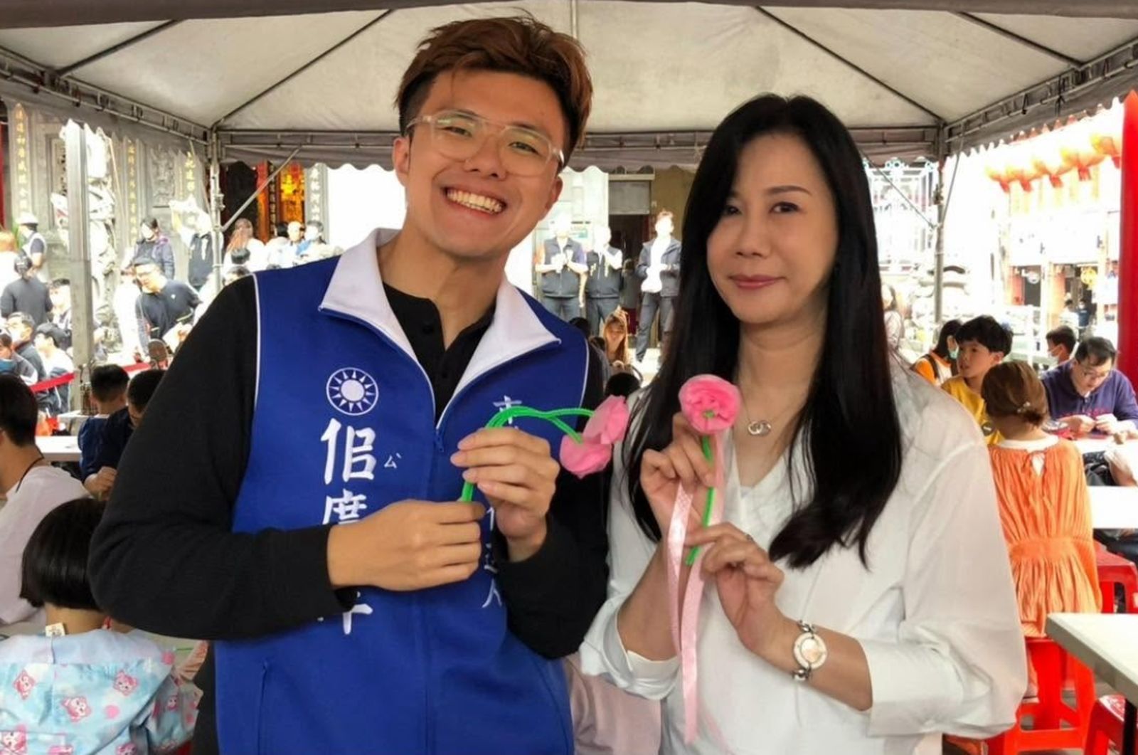 國小畢典變造勢大會?桃園藍委兒參選議員被介紹「傑出校友」 過往黑歷史又被掀