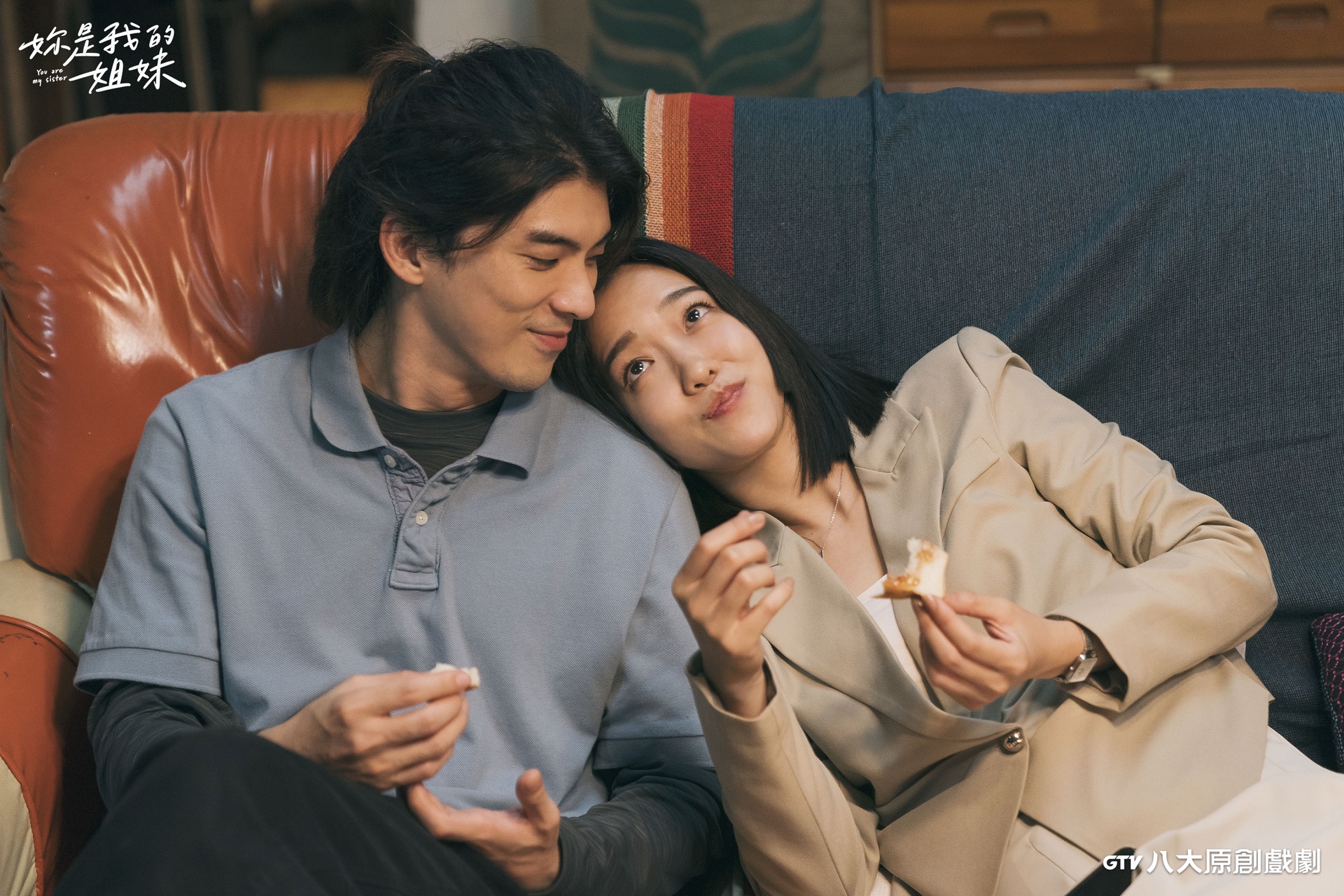 林哲熹（左）、李霈瑜（右)）拍戲默契十足。（八大提供）