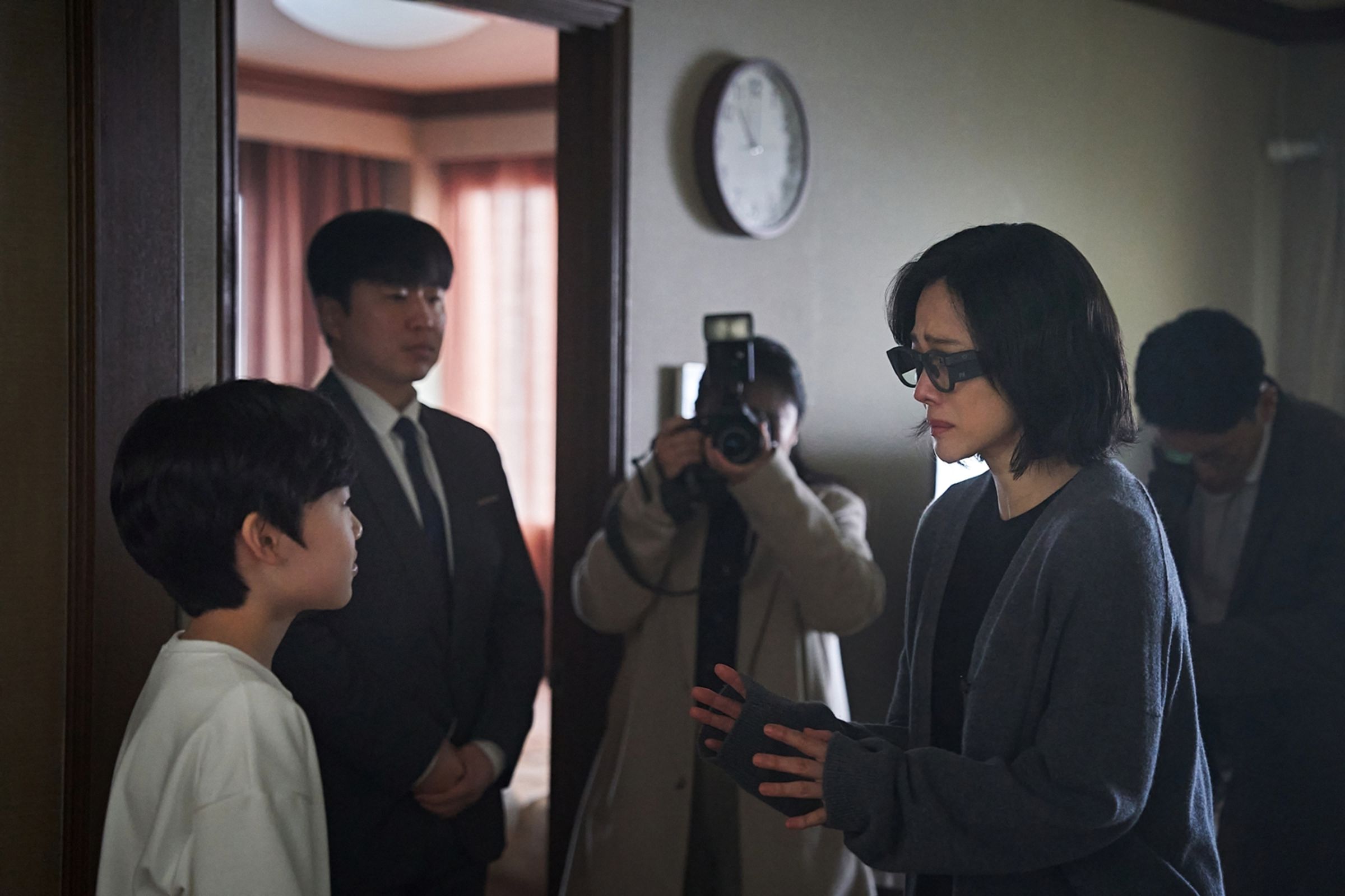 金賢珠在《樂園的孩子》中飾演苦等失蹤兒子9年的母親昭英。（龍祥提供）