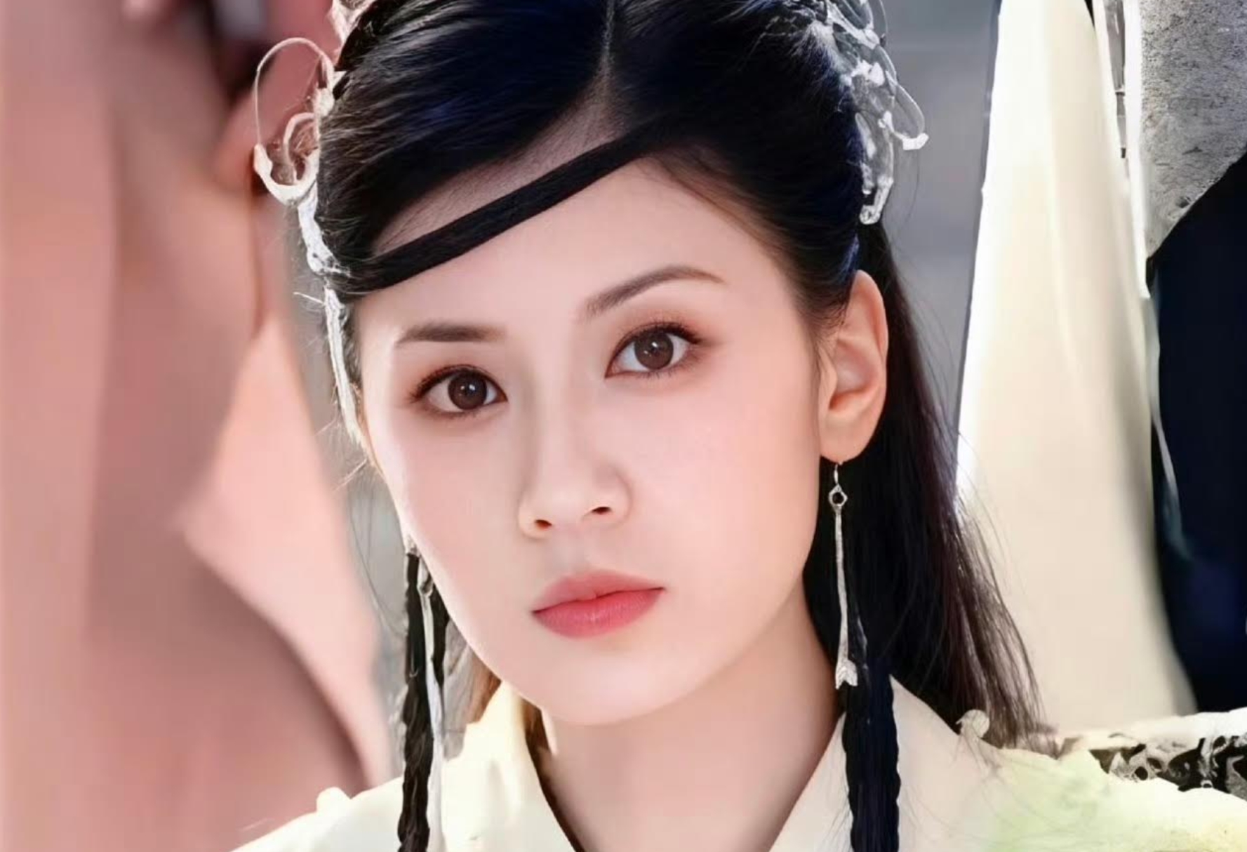 賈靜雯當年在吳敦力捧下接演《倚天屠龍記》等劇，聲勢更上一層樓。（微博圖片）