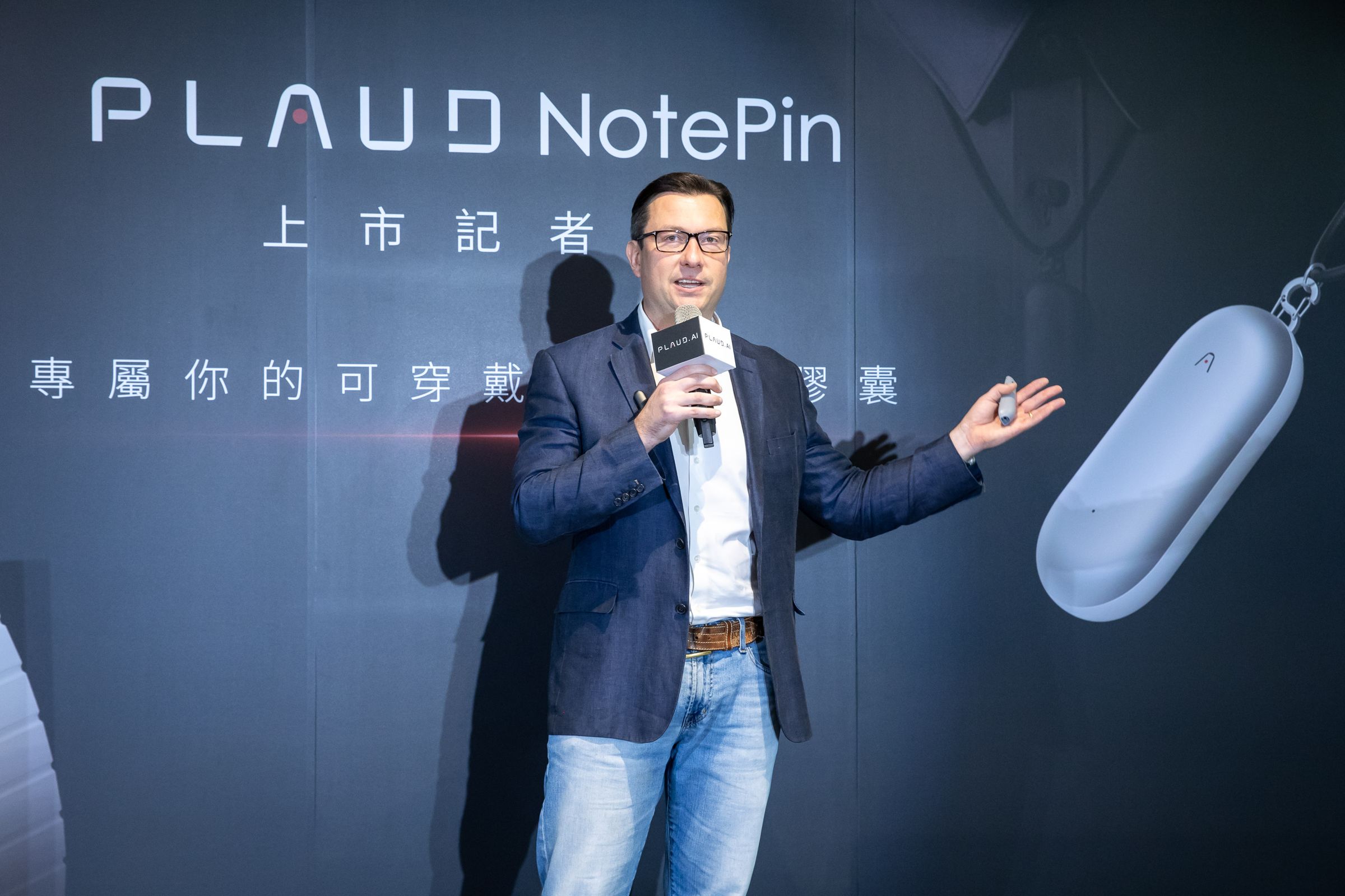 PLAUD.AI 全球副營運暨財務長喬治·茲維亞金（George Zviagin）來台參加Notepin產品發表會時強調，功能強大的AI錄音裝置，能協助使用者優化日常工作流程，並提升工作生產力。（業者提供）