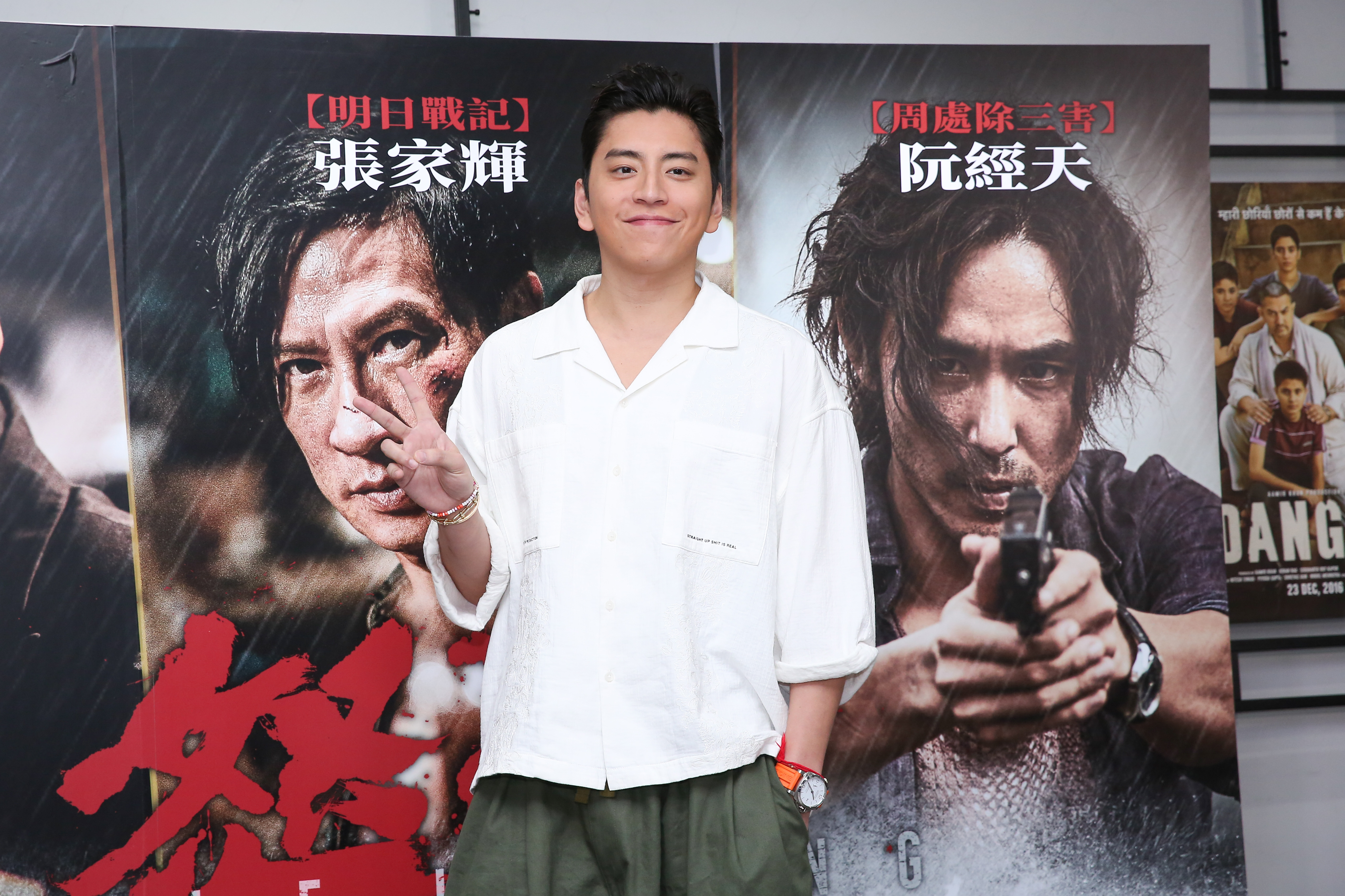 片中王大陸與張家輝的妹妹「樂樂」有純純的初戀,他拿出「小狗狗」的萌樣魅力,也自認猶如黃金獵犬般服從溫馴。