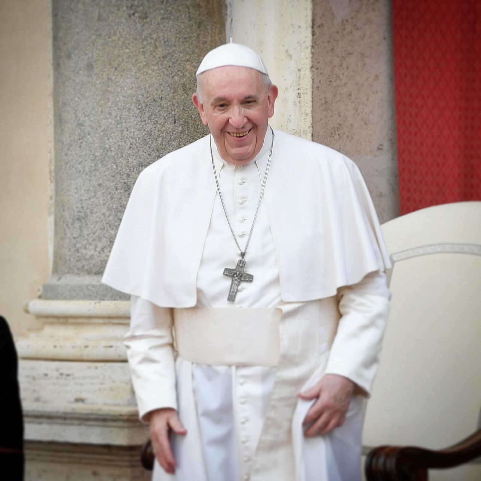 教宗方濟各近年屢傳健康問題，外界認為今年可能會出現新教宗。（翻攝自Con El Papa臉書）