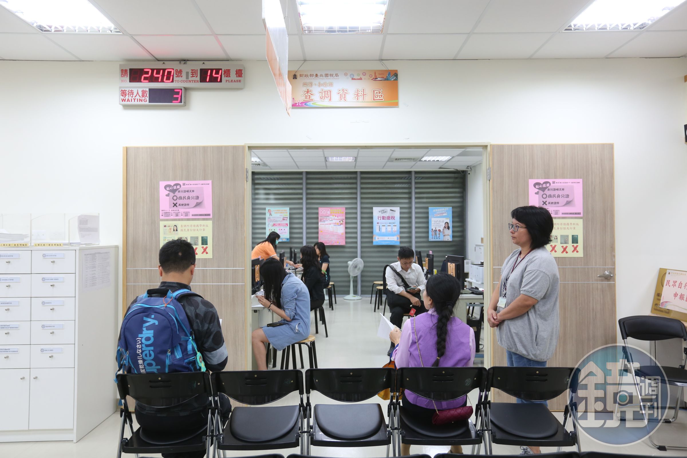 由於2024年人可支配所得中位數為35萬5,617元,因此2025年每人基本生活費擬將由21萬調高至21.3萬元。(本刊資料照)