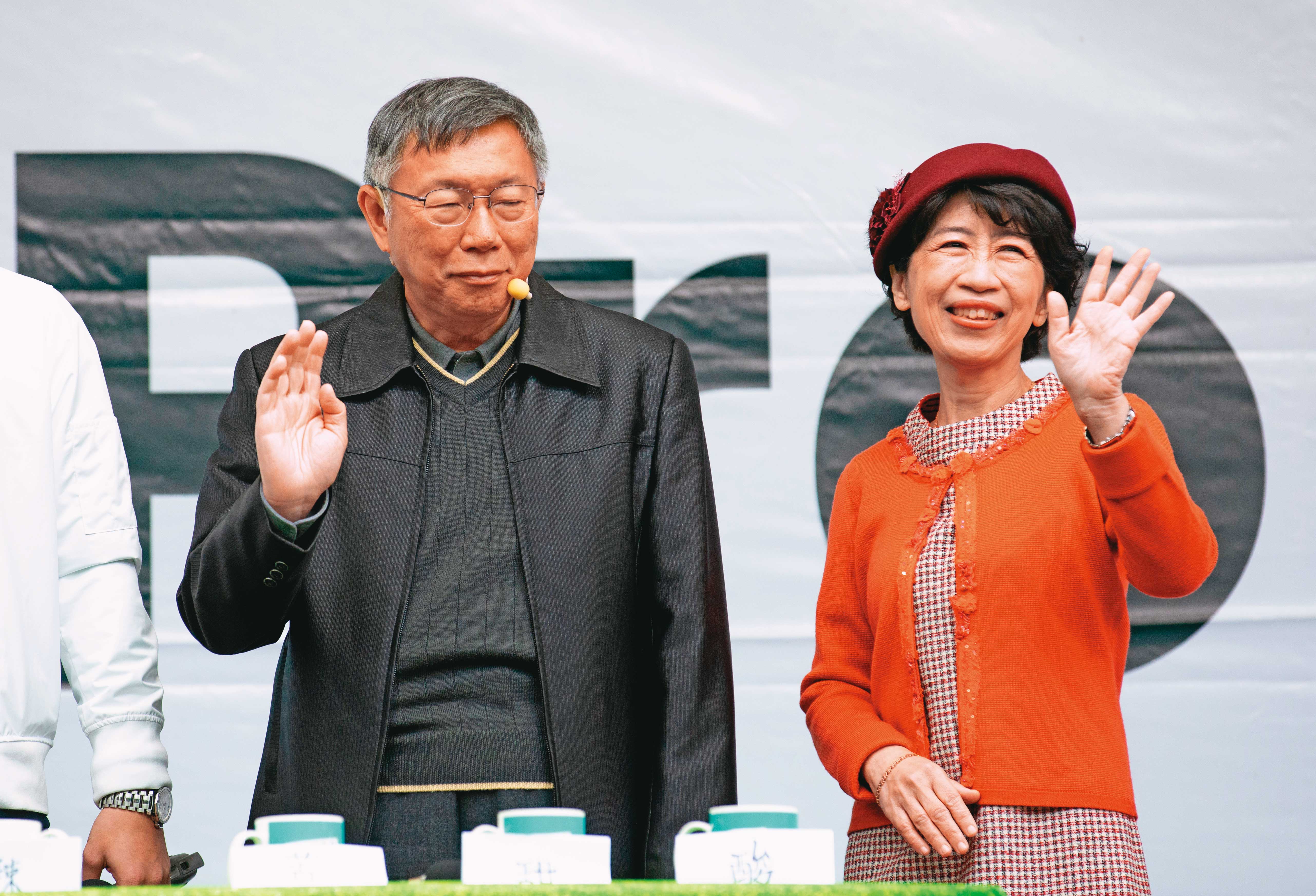 柯文哲(左)的醫生妻子陳佩琪(右)在公職期間用人頭開公司,恐涉及偽造文書或《公務人員服務法》等罪。