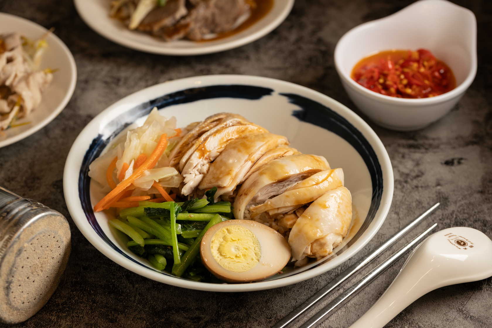 屬於便當形式的「小時候雞肉飯」，是疫情期間發想的新選擇。（120元／碗）