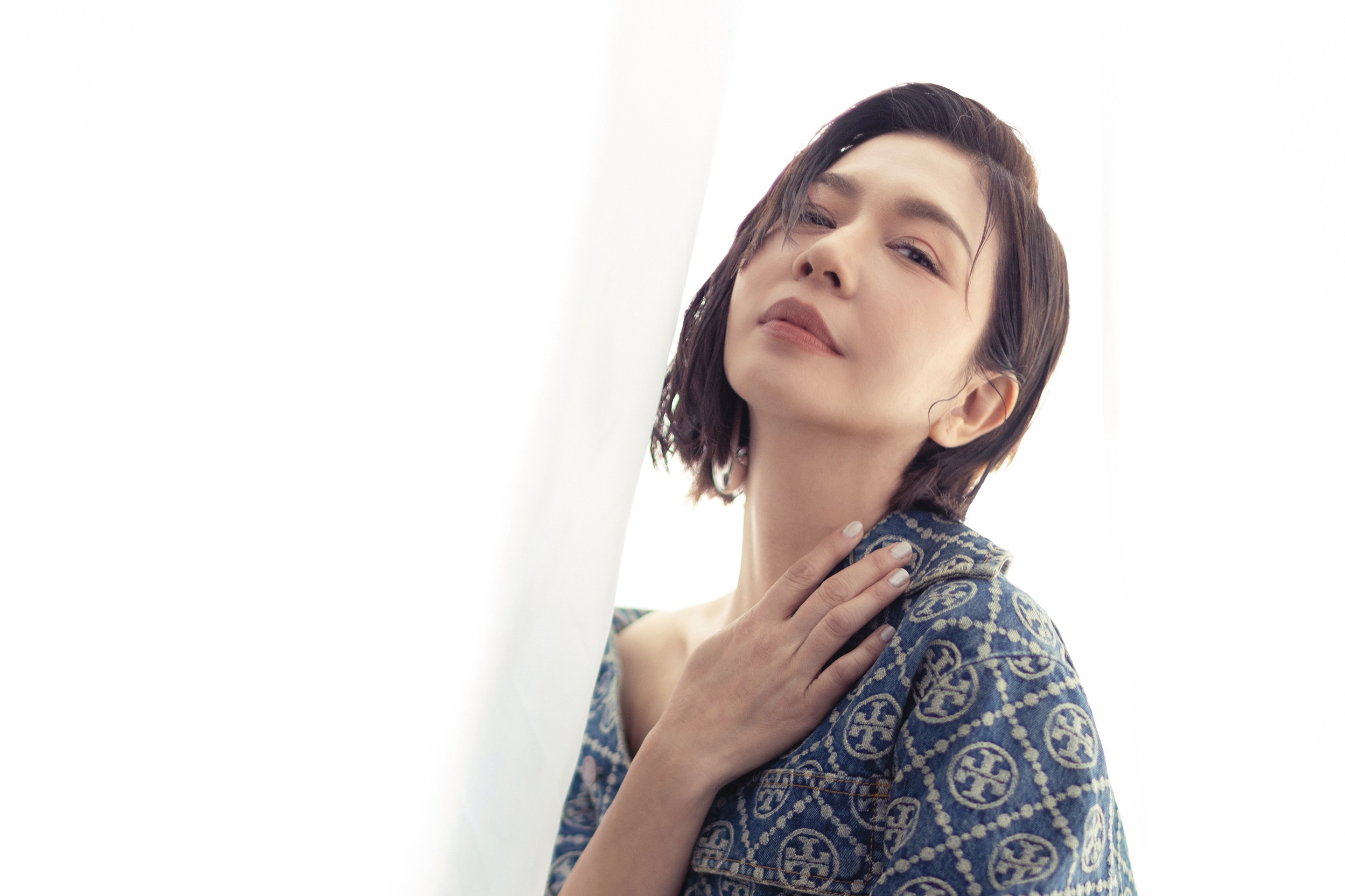 飾演遊走在感情灰色地帶的女人，于子育拍攝時感覺不舒服，靠著音樂尋找安慰與陪伴。