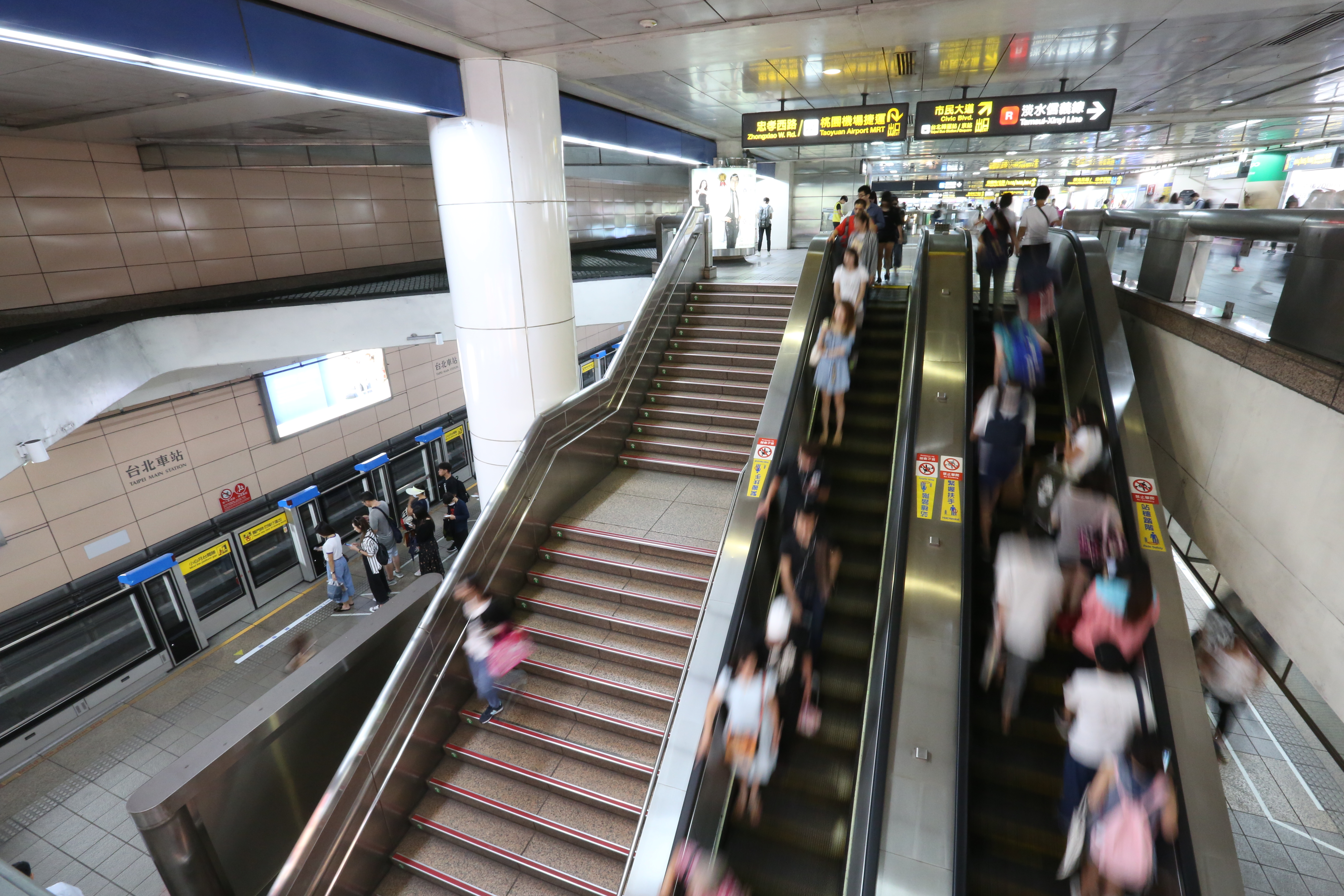 有網友直指，板南線又有異常情形，7時48分準備進台北車站又暫停。（本刊資料照）