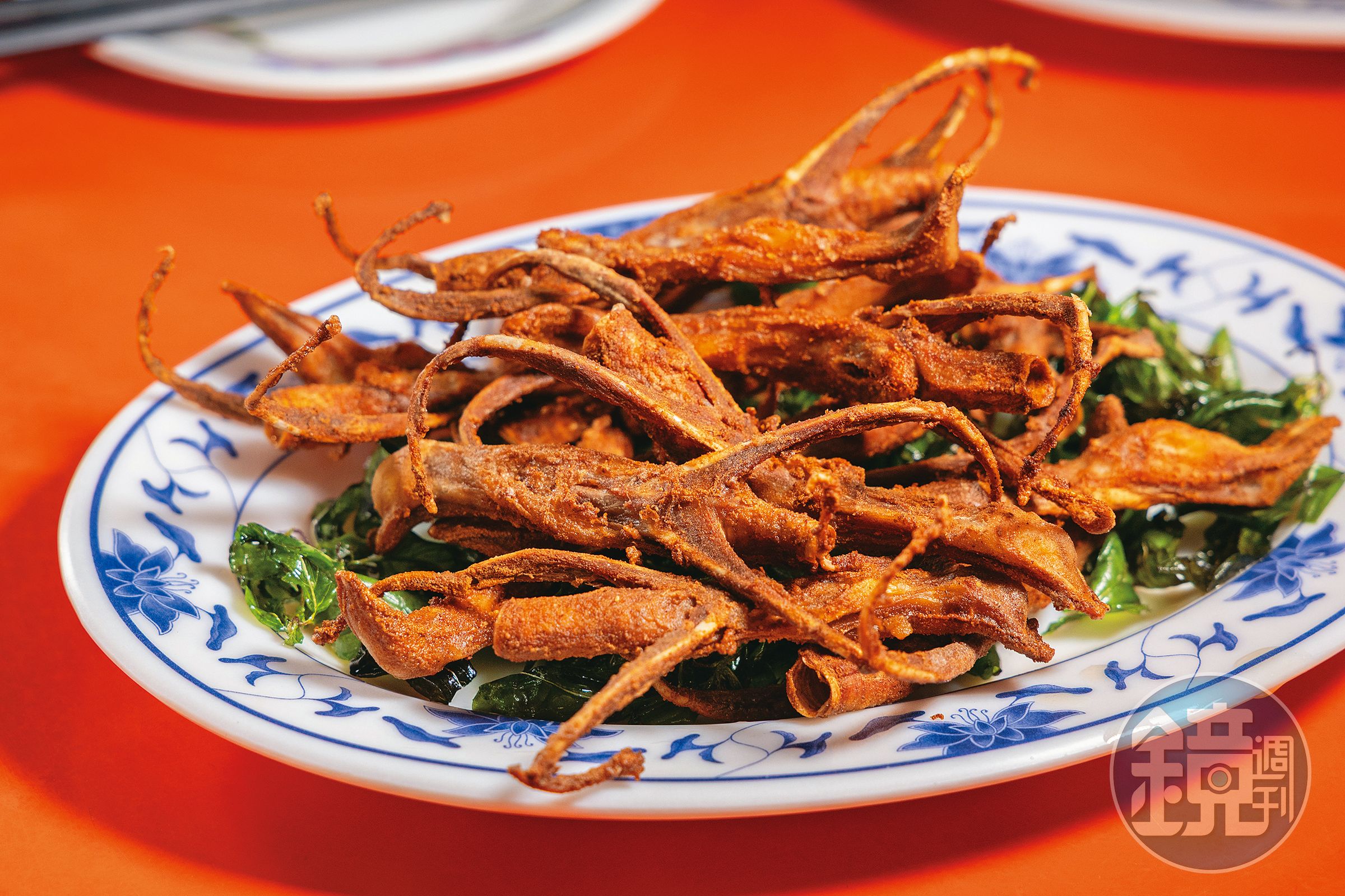 「鹹酥鴨舌」非常涮嘴，吃完還想打包一盤回飯店繼續吃。（260元／小份）
