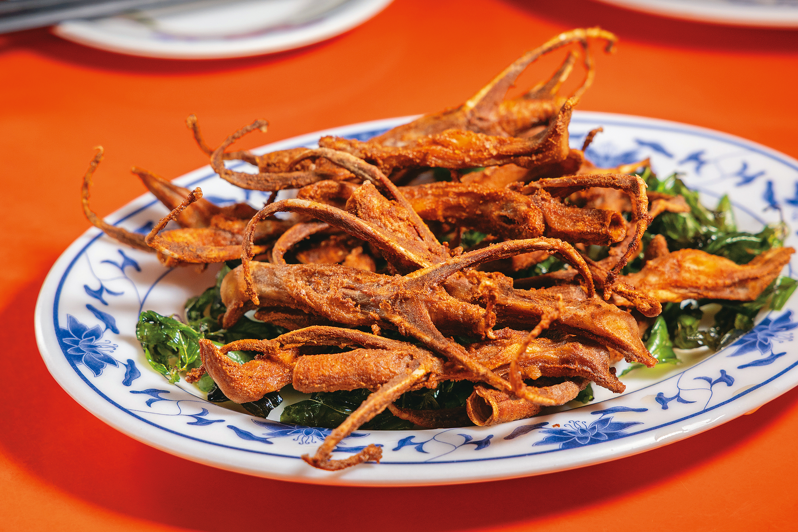 「鹹酥鴨舌」非常涮嘴，吃完還想打包一盤回飯店繼續吃。（260元／小份）