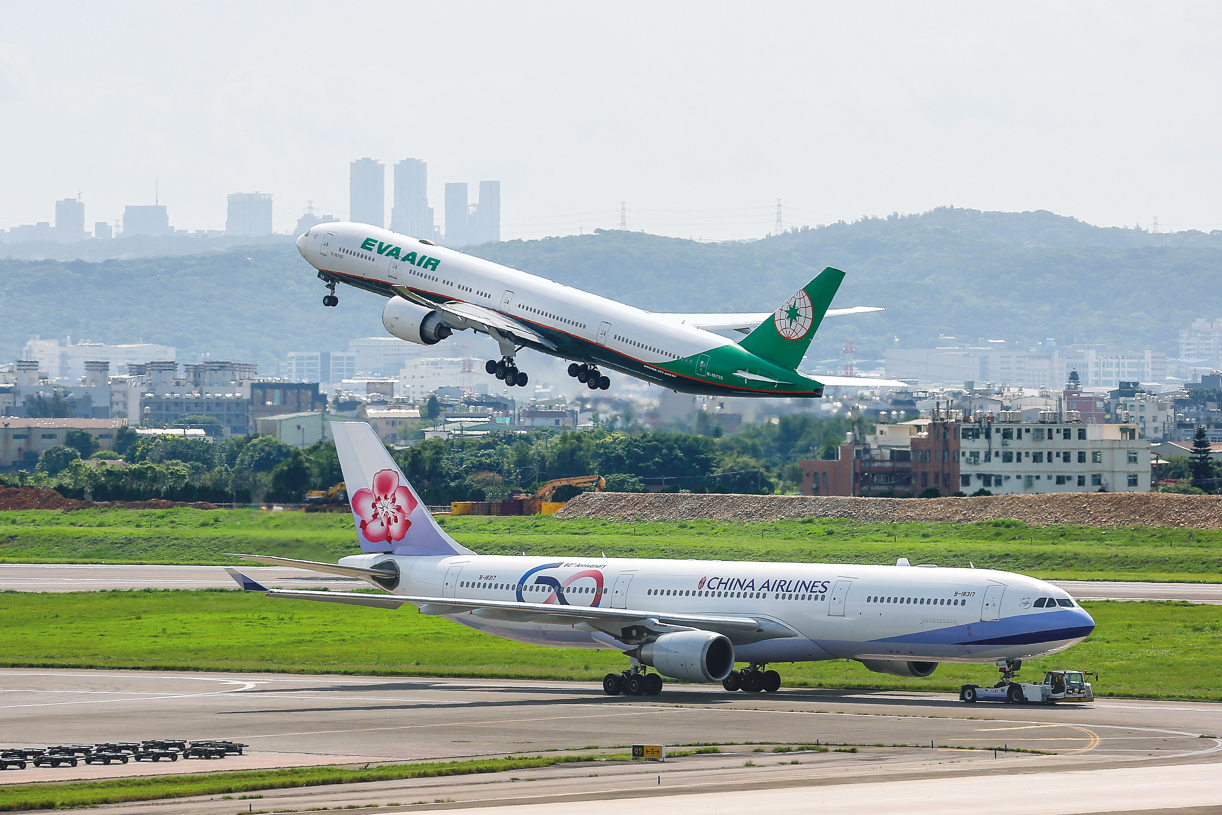 長榮航空今年10月率先開航達拉斯,華航與星宇航空陸續將於今年12月與明年1月開拓鳳凰城新航線,台美航網正快速延伸。