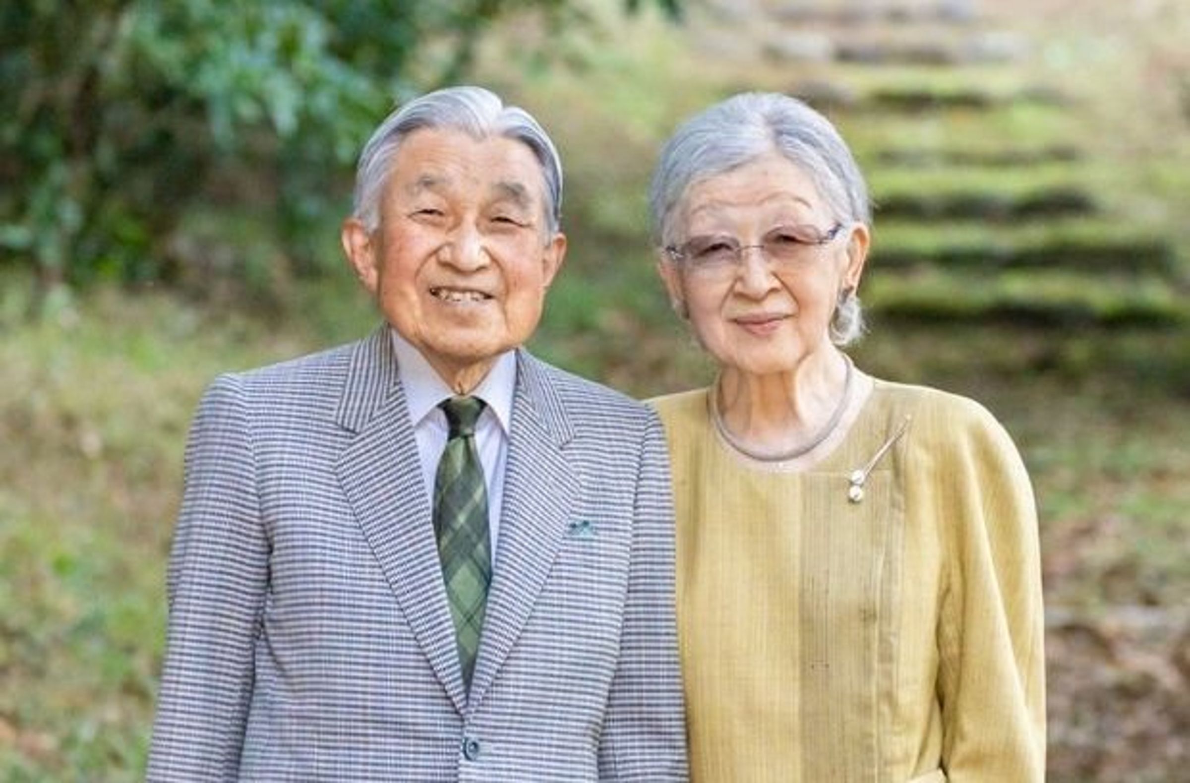 89歲的美智子(右)驚傳跌倒。(翻攝X@livedoornews)