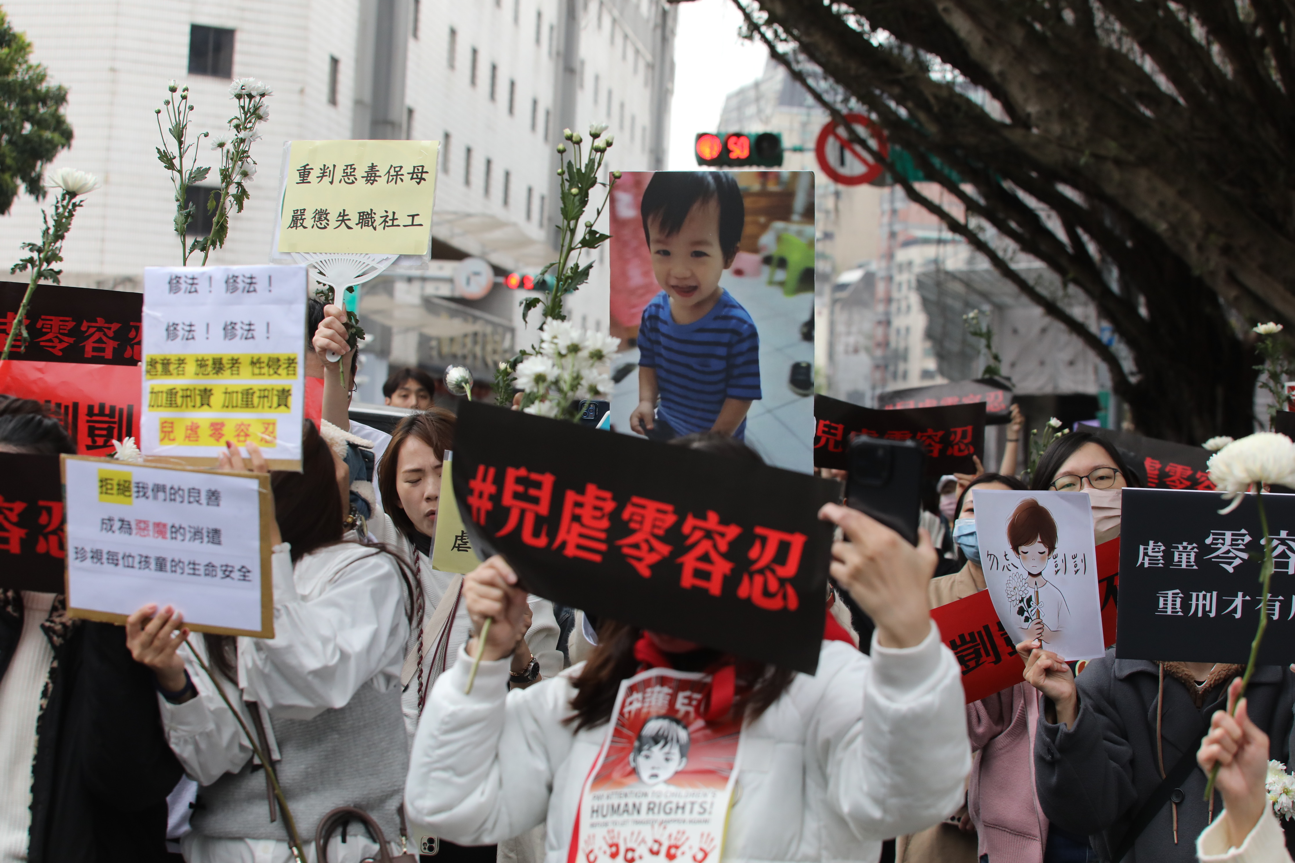 惡保母劉彩萱今（30日）當庭認罪。