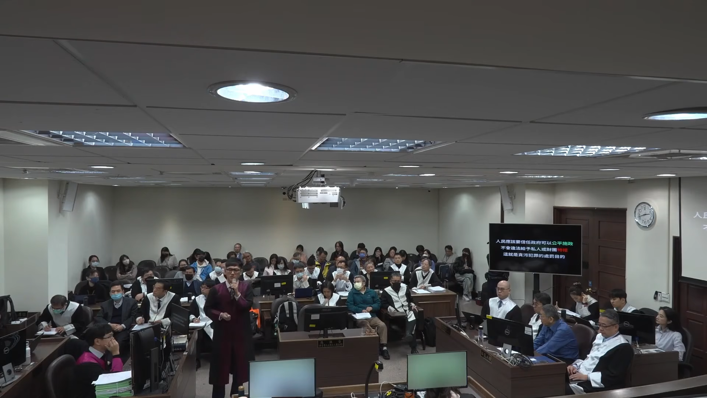 台北地院公開京華城案言詞辯論影片,民眾黨卻質疑「選擇性公布」,北院、司法院對此作出解釋。(翻攝自臺北地院刑事科YouTube)