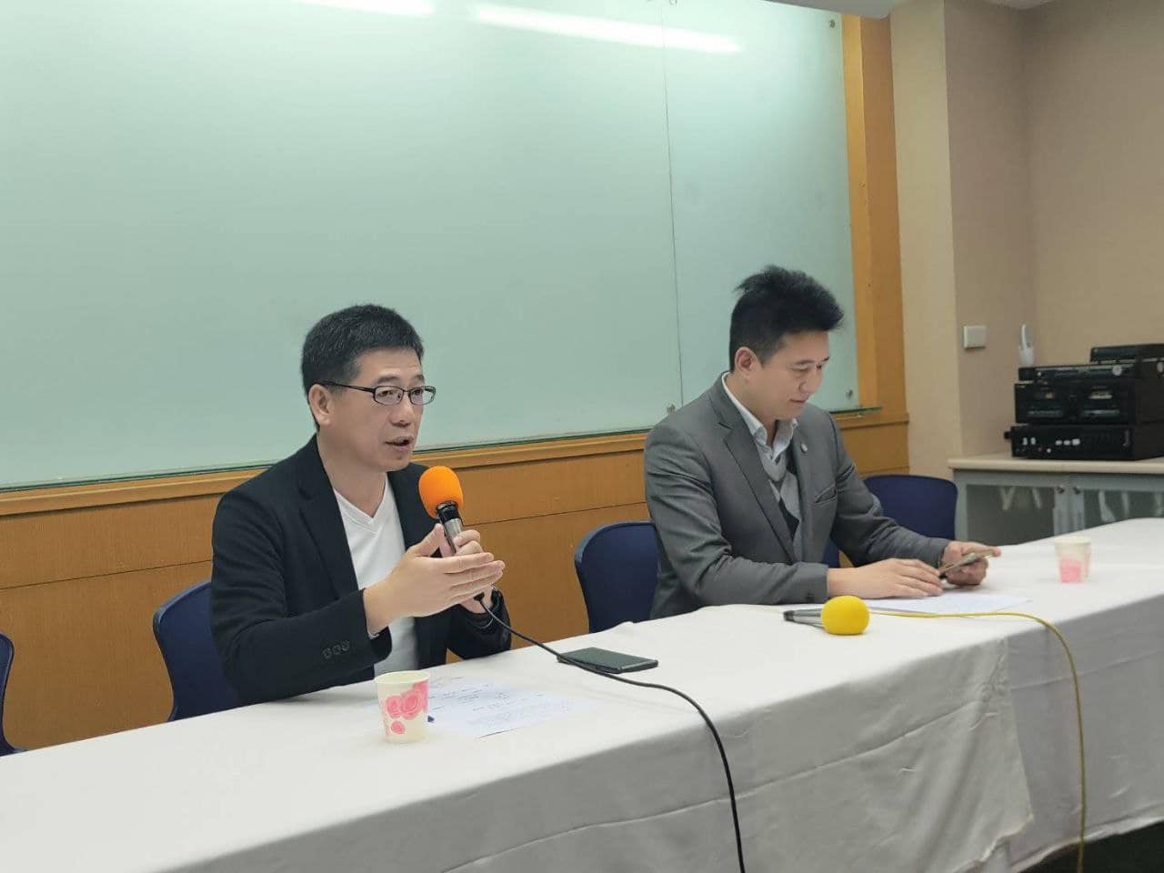 謝立功表示，民眾黨與柯文哲的支持者絕對不樂見明年開票時，出現柯文哲落選，而競選總幹事黃珊珊卻「保證當選」的天下奇觀。（翻攝自謝立功臉書）