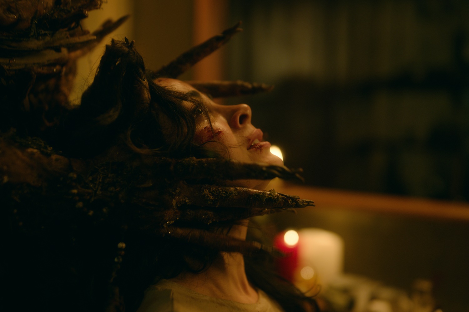 《禁夜屍》劇情描述華爾街股票經紀人返回去世祖母住處查看，被迫與遺體共處一夜，祖母遺體卻被邪惡勢力占據。（車庫提供）