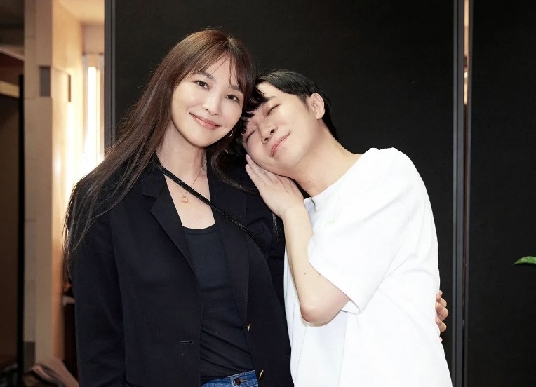 吳佩慈上星期現身紅館朝聖蘇打綠的演唱會，美麗依舊。（翻攝自吳青峰IG）