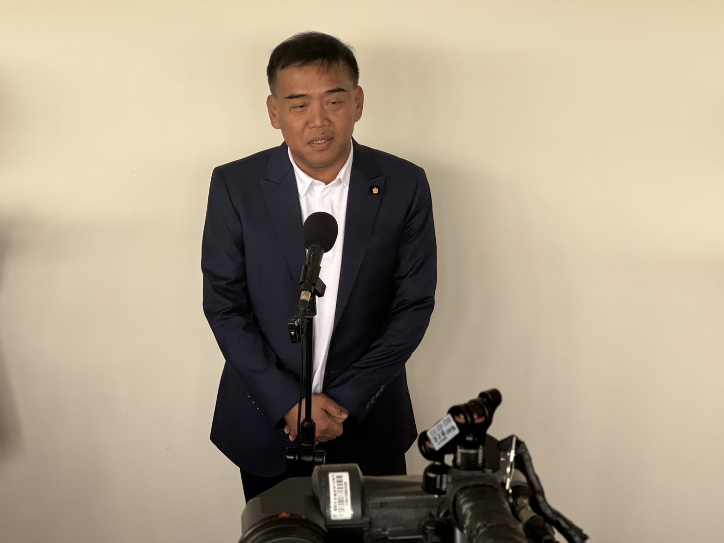 藍委盧縣一出面說明12日院會代投風波，強調自己有請假，也沒授權任何人按表決器。