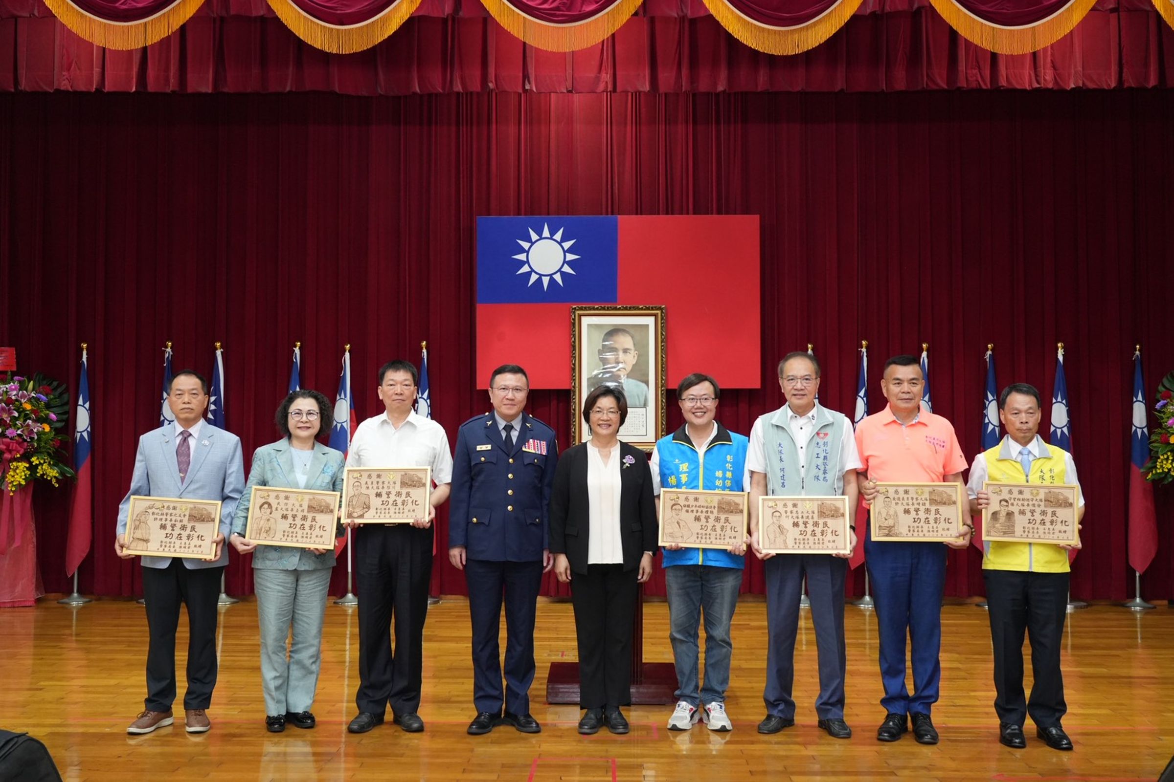 縣長王惠美出席警察節慶祝大會,頒獎表揚績優民力代表。(圖/彰化縣政府提供)